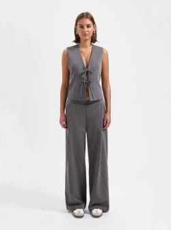 NOUS SOMMES LABELS – GINNY TIE GILET GREY 1