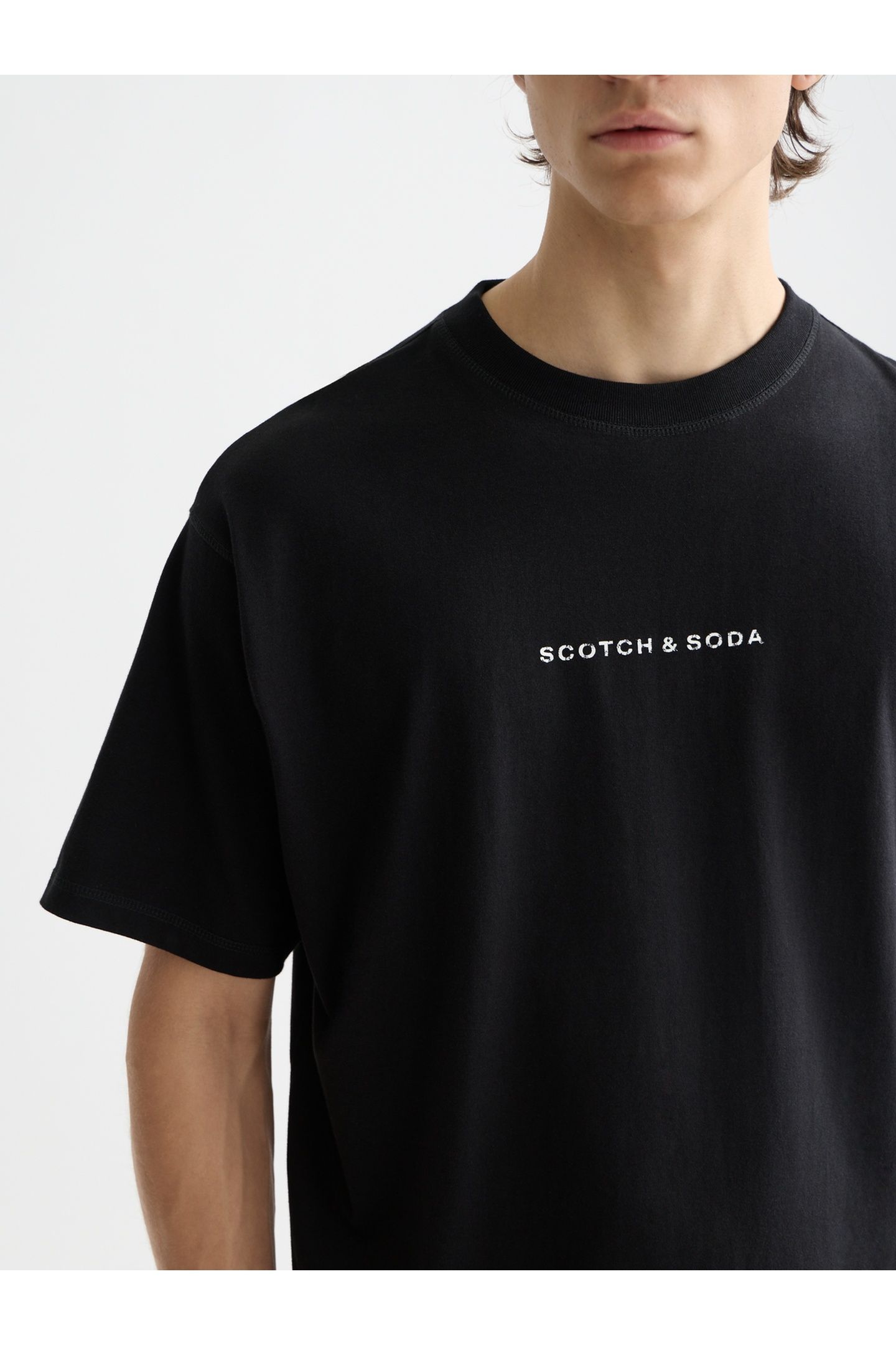 LOGO FRONT CHEST T-SHIRT BLACK 7