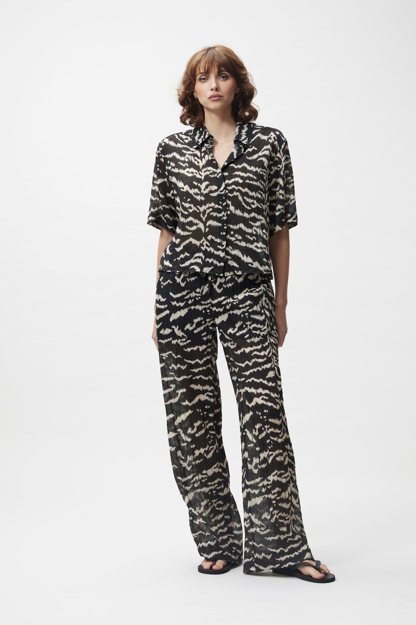 SHORT SLEEVE TIGER BLOUSE BLACK 2