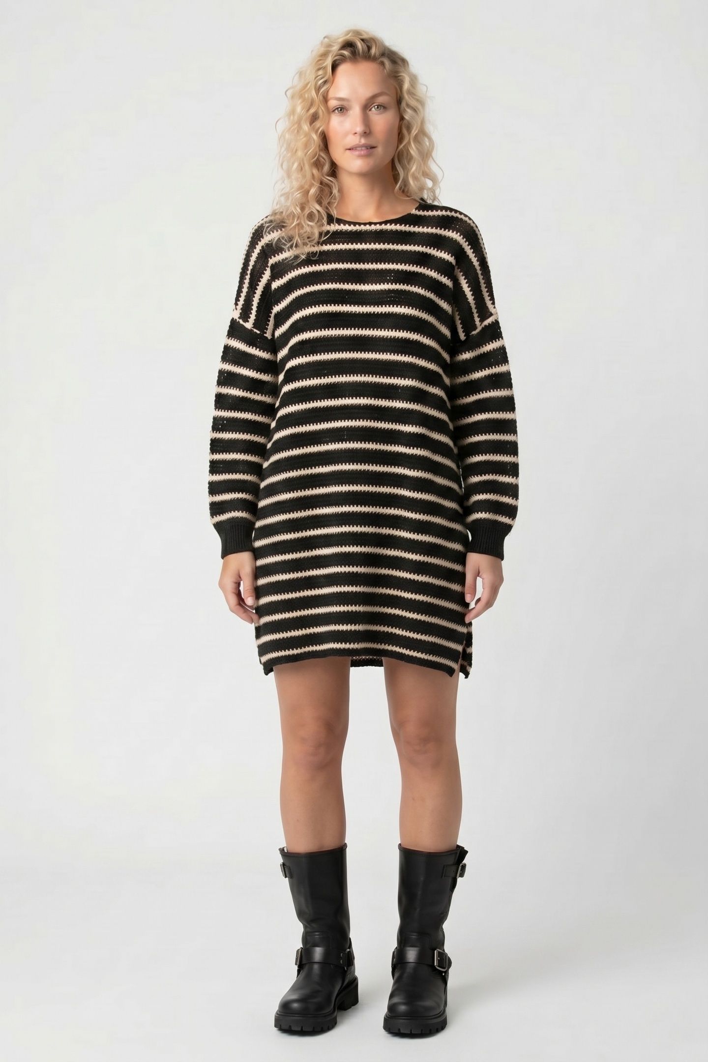 THE STRIPED LONG KNITTED SWEATER 1