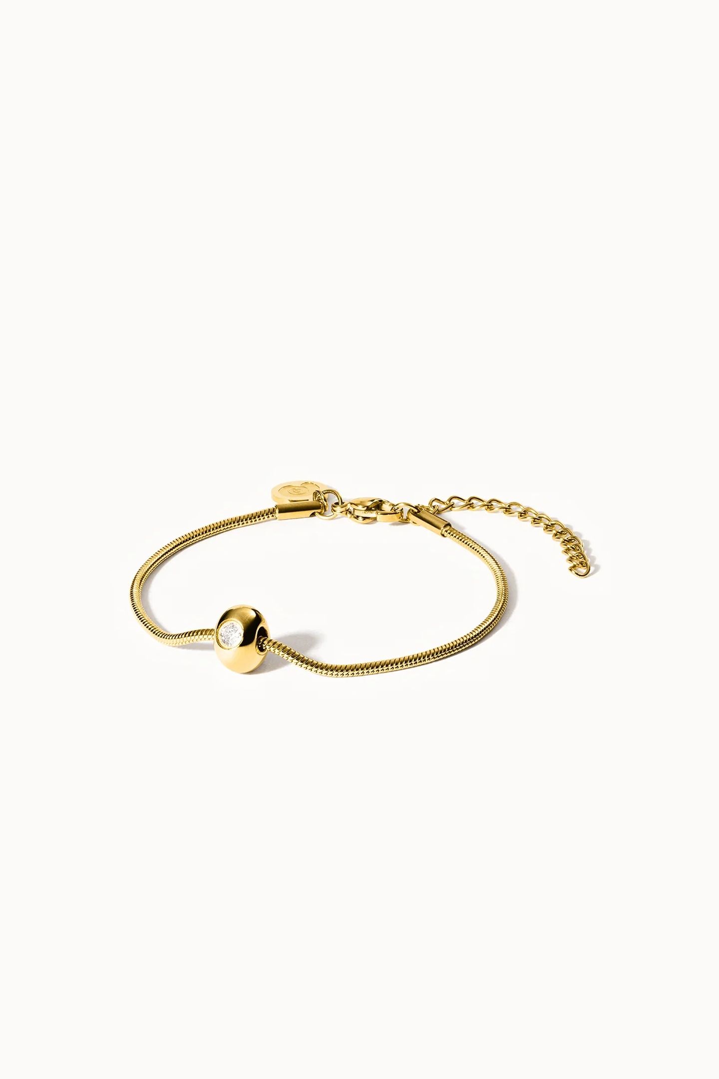 EMBRACE BEAUTY ARMBAND GOLD 2