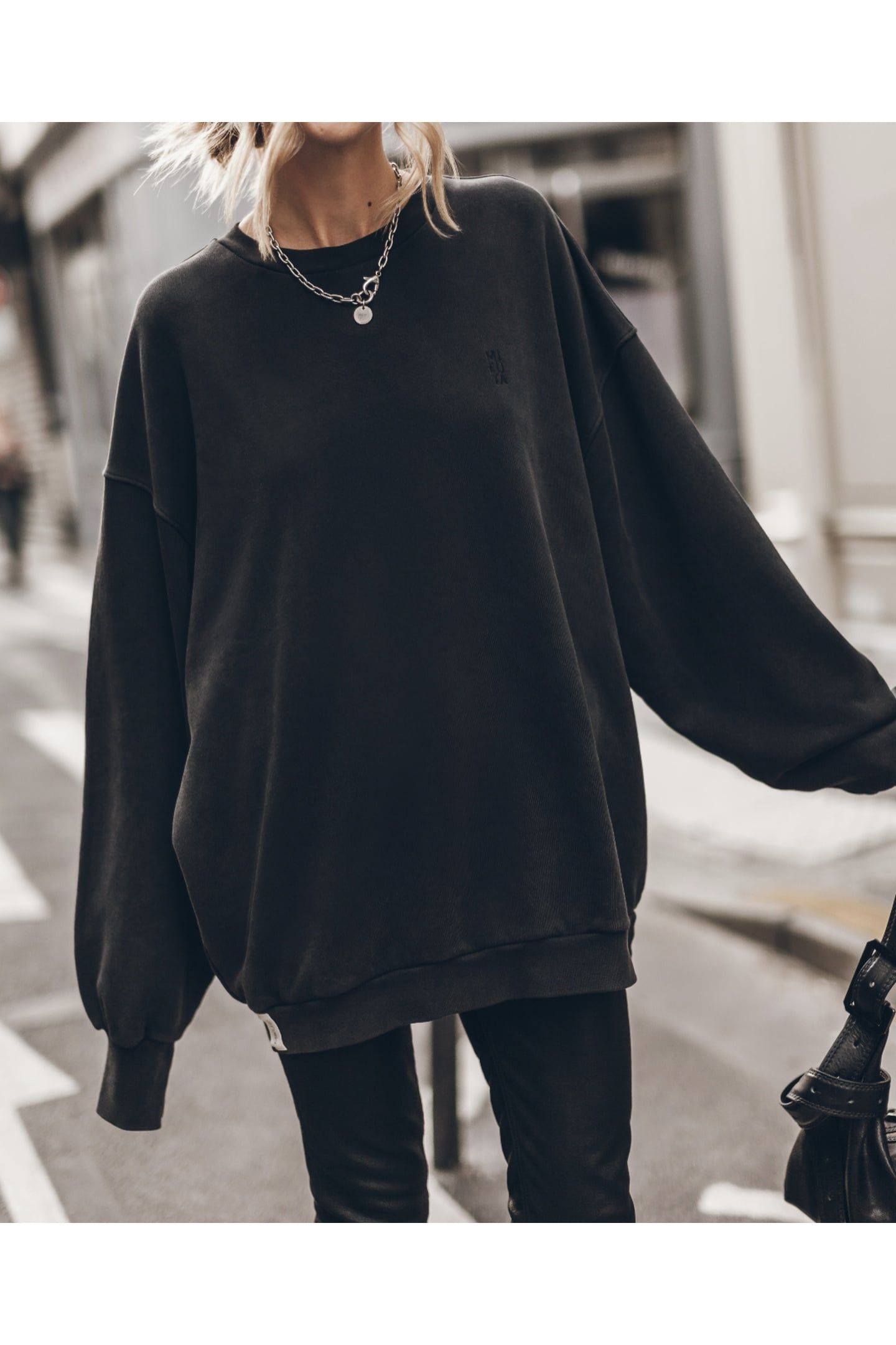 THE DARK RELAXED SWEATER 1