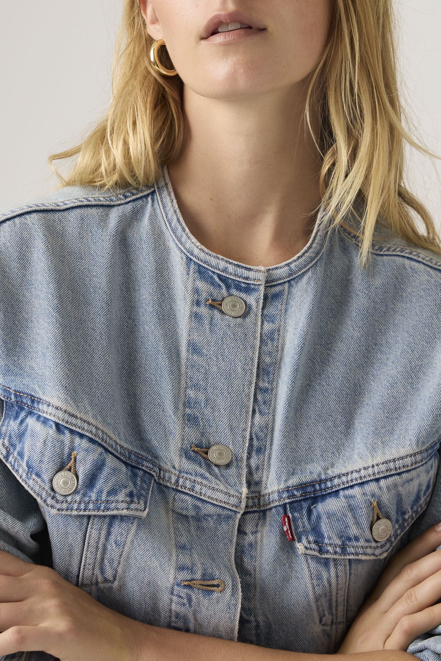 COLLARLESS SHRUNKEN '90S TRUCKER JACKET 4