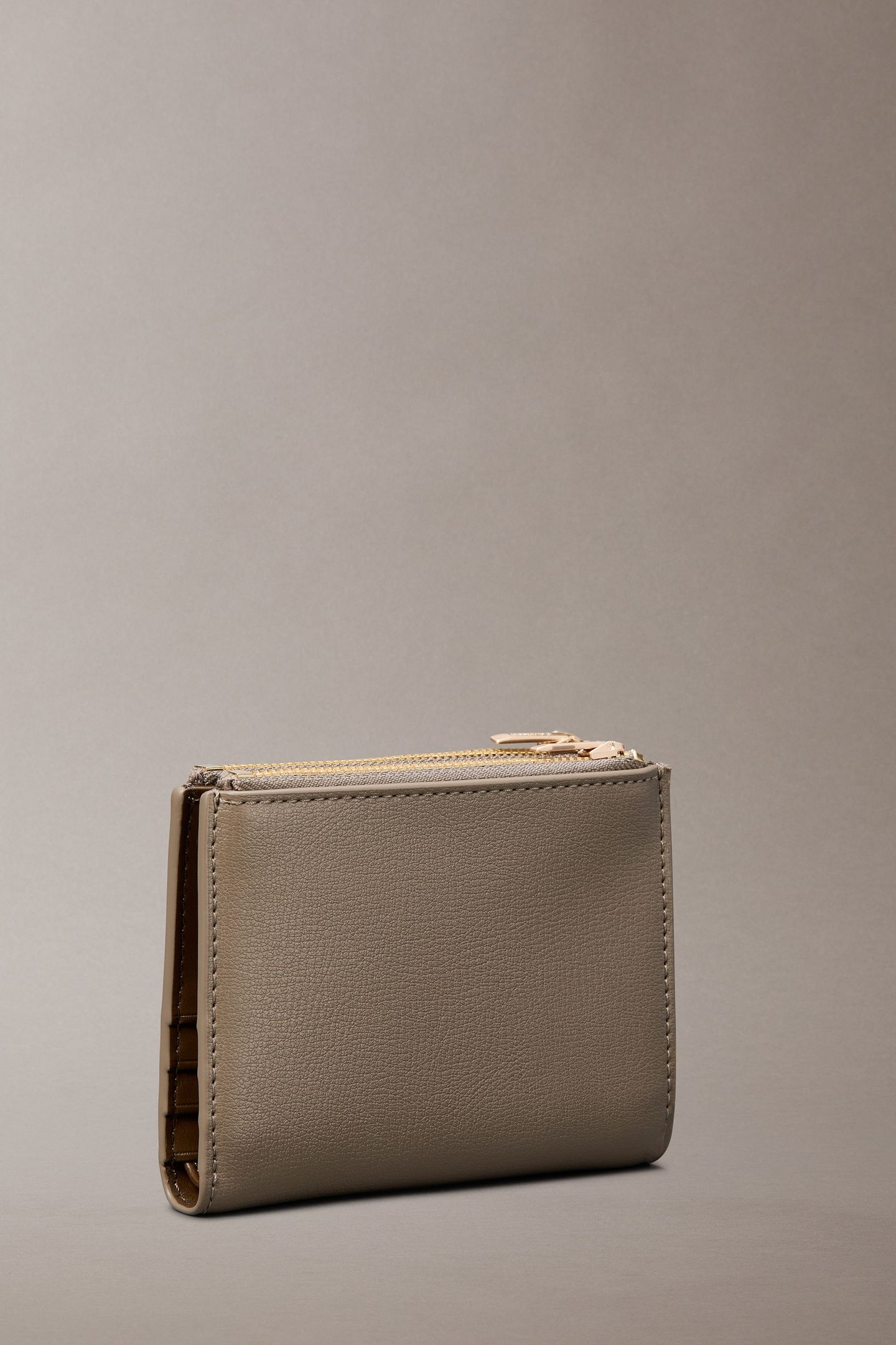 FOIL LOGO TOP ZIP CARDHOLDER DESERT TAUPE 2