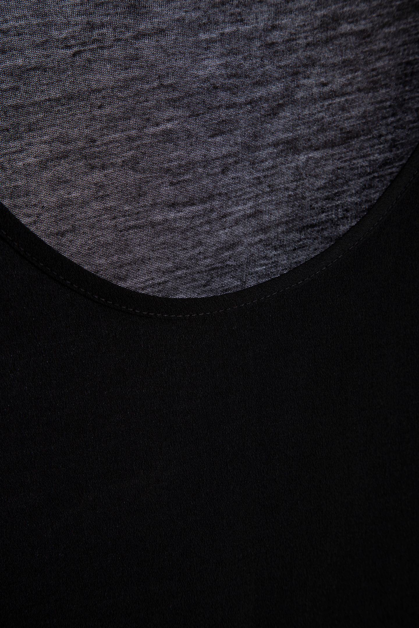 LY PLNS RND NCK S/L VT BLACK 4