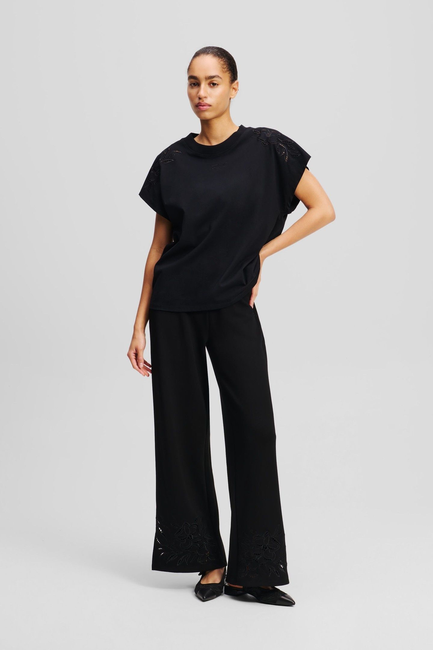 ORCHID EMBROIDERY T-SHIRT BLACK 6