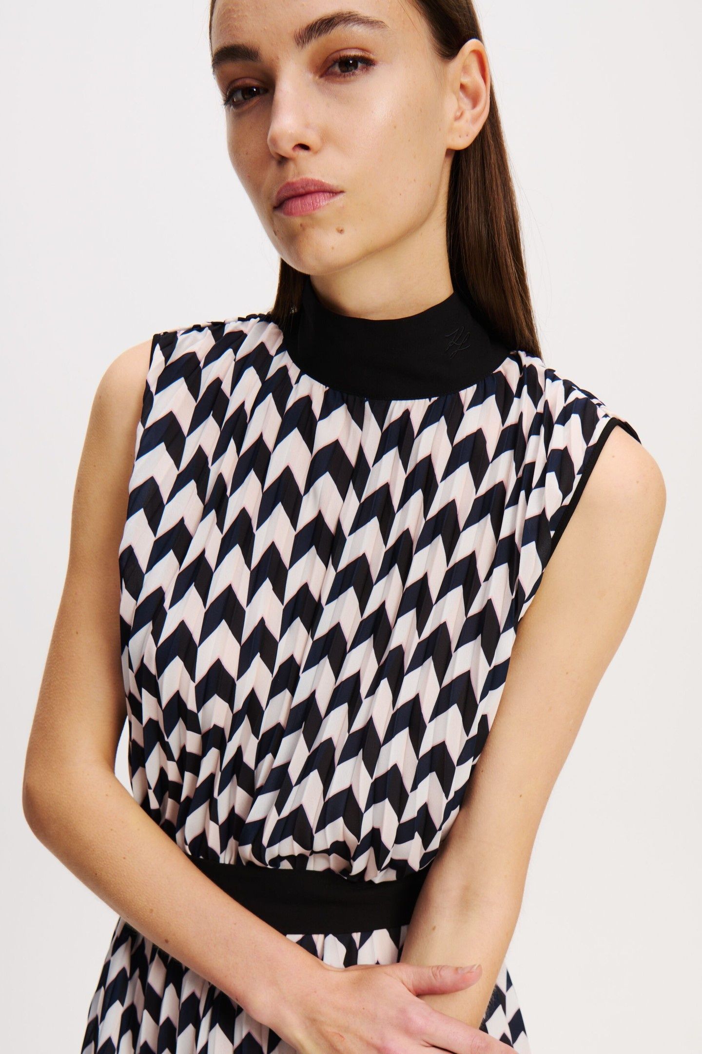 CHEVRON PLEATED DRESS BLACK/WHITE/PINK CHEVRON 4
