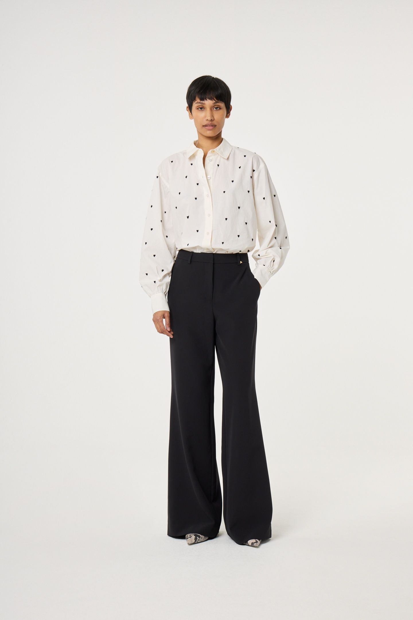 DINA BLOUSE COSY WHITE/BLACK 2