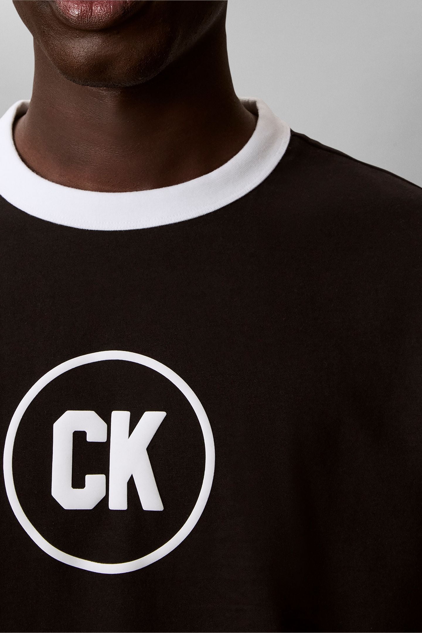 20S MARCH GRAPHIC TEE BLACK 5