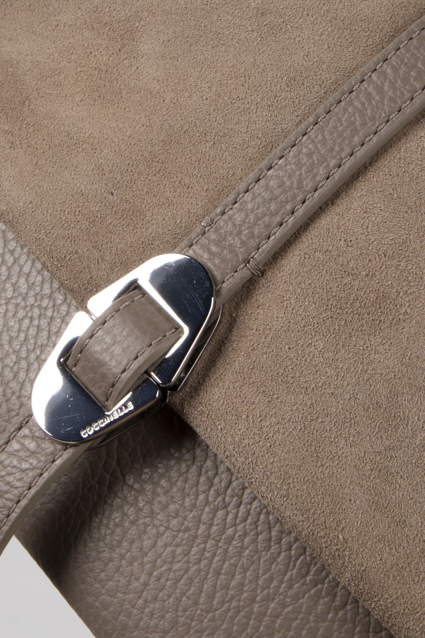 COCCINELLEDORIAN SUEDE WARM TAUPE 5