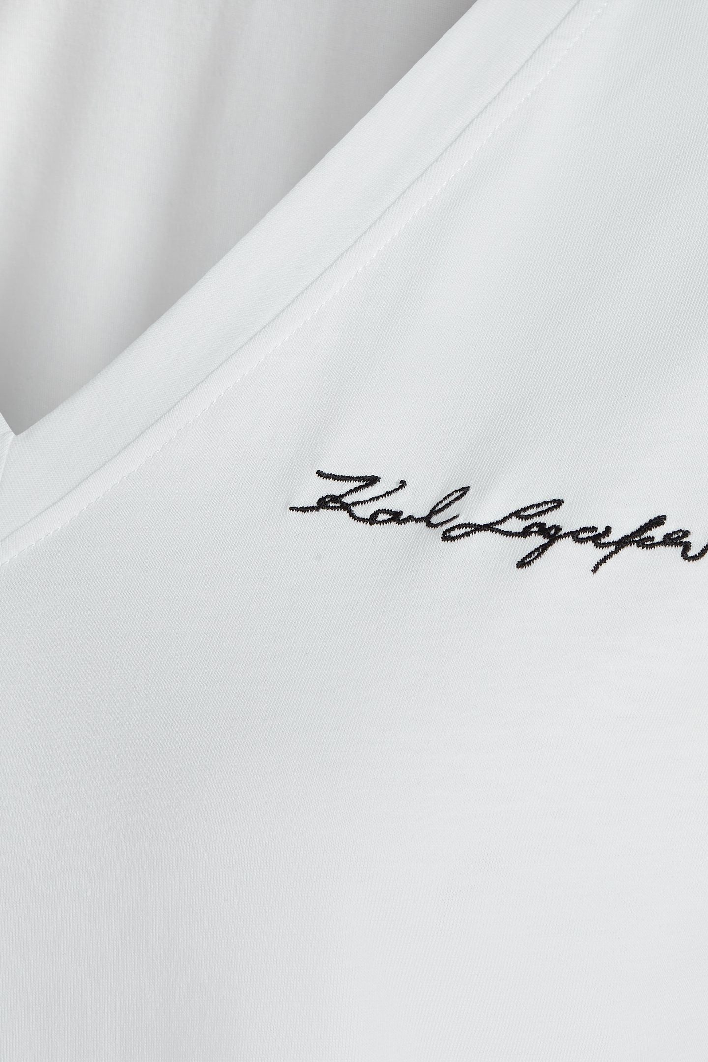 SIGNATURE V-NECK T-SHIRT WHITE 3