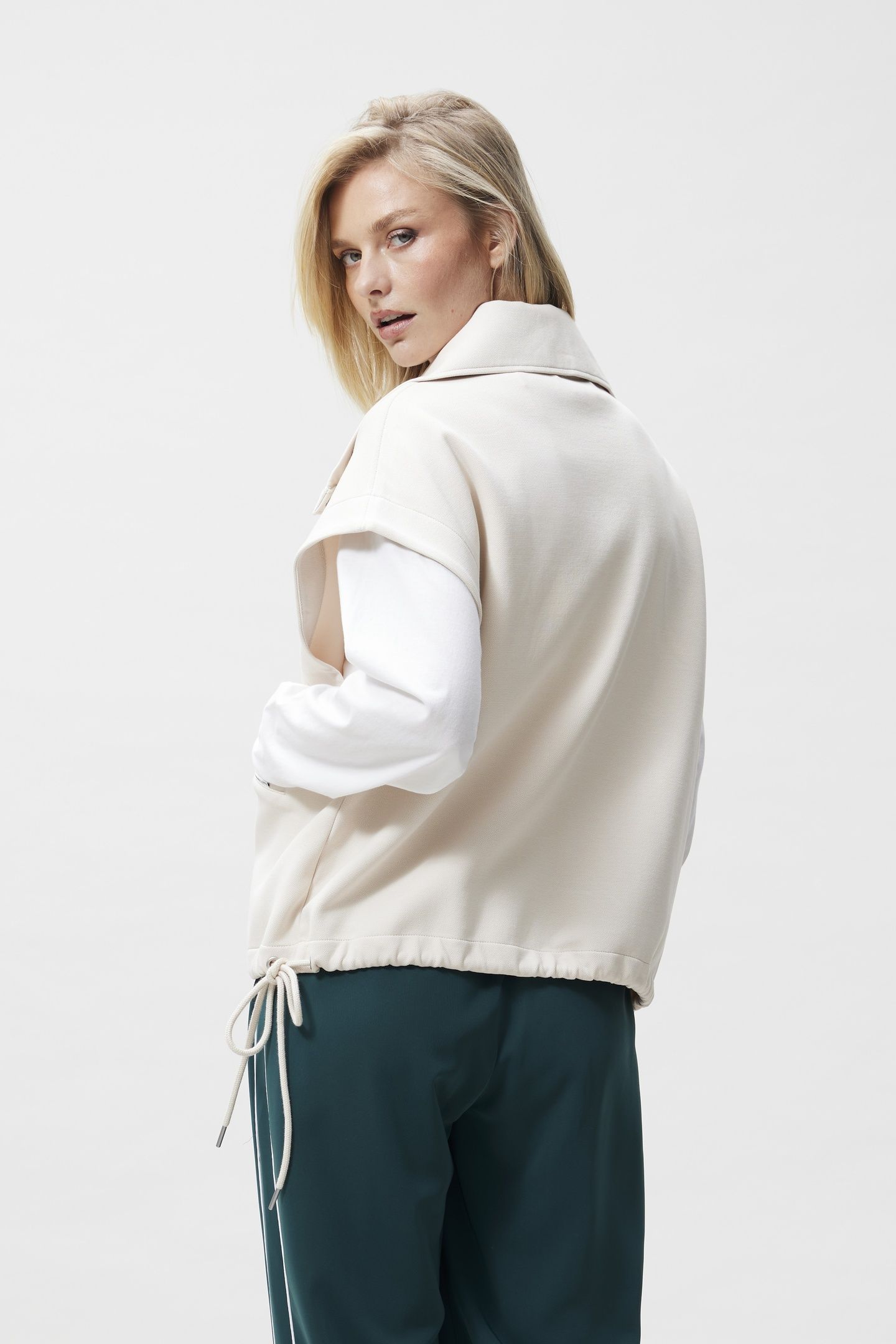 SPORTY BODYWARMER CEMENT 2
