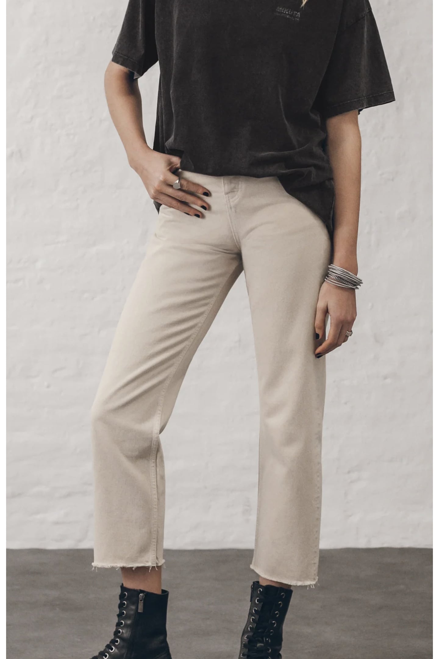 THE BEIGE CROPPED STRAIGHT JEANS 1