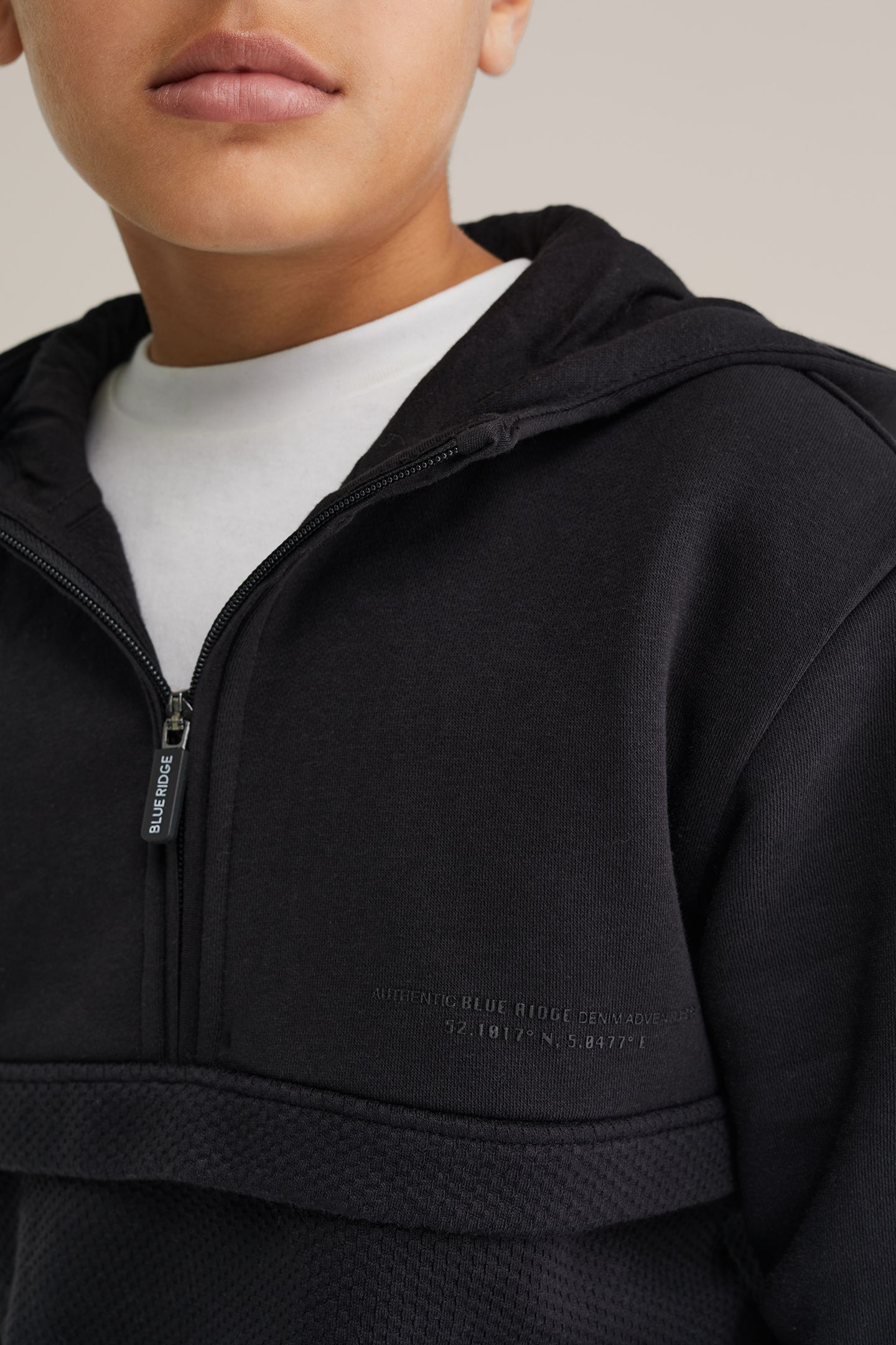 HALFWAY ZIPPER BLACK 5