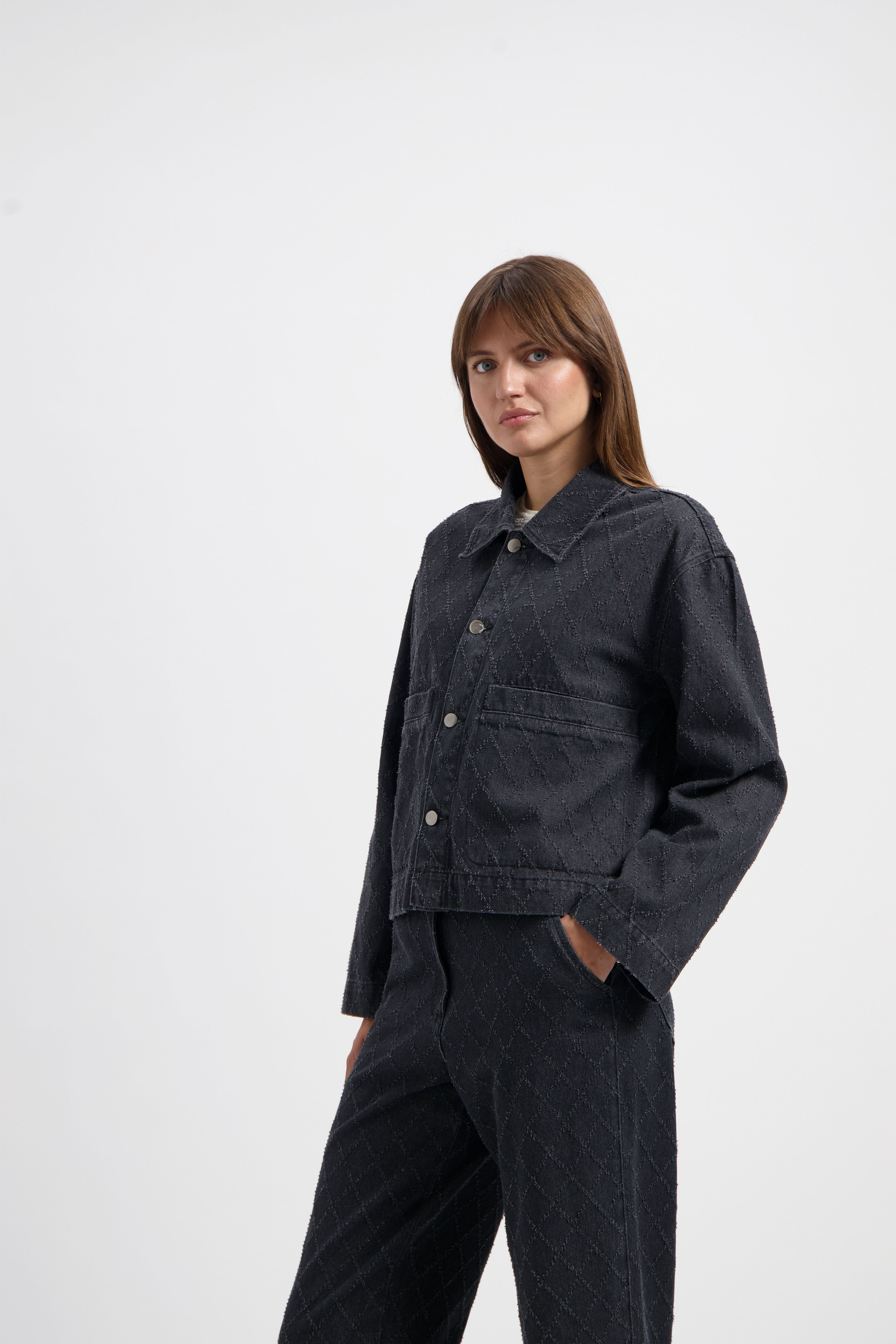 NOUS SOMMES LABELS – TAMMIE DENIM JACKET BLACK 3