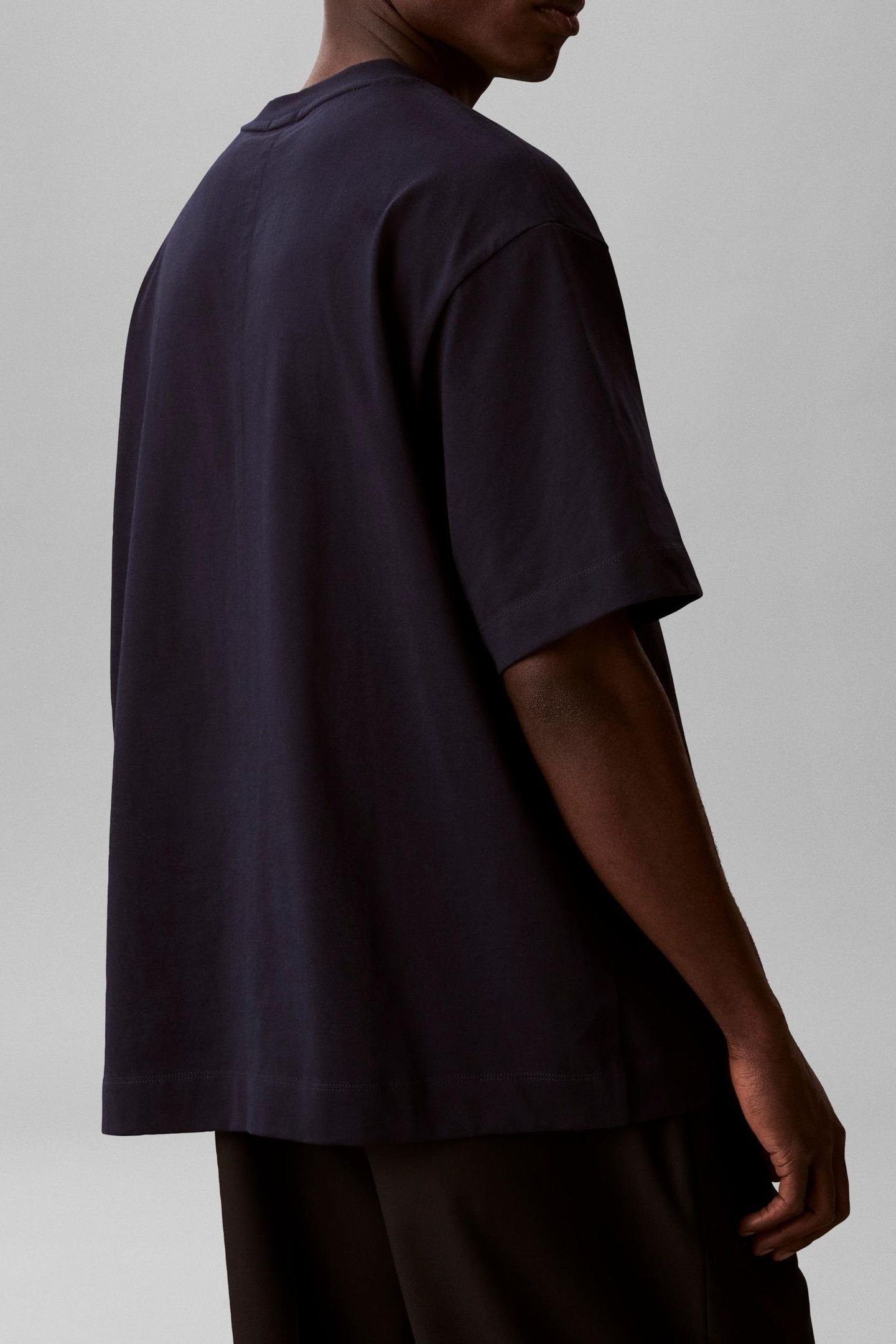 SS RELAXED 16S EMBRD TEE DARK SAPPHIRE 3