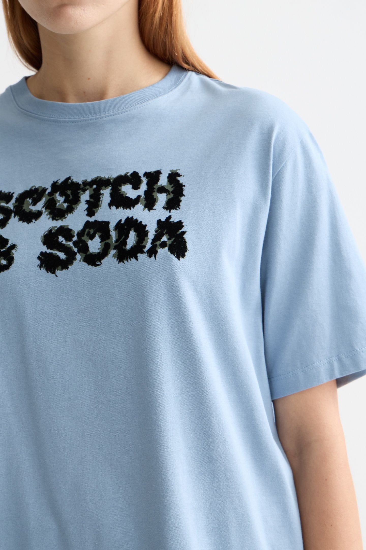 LOOSE FIT T-SHIRT WITH LEOPARD ARTWORK FADED DENIM 3