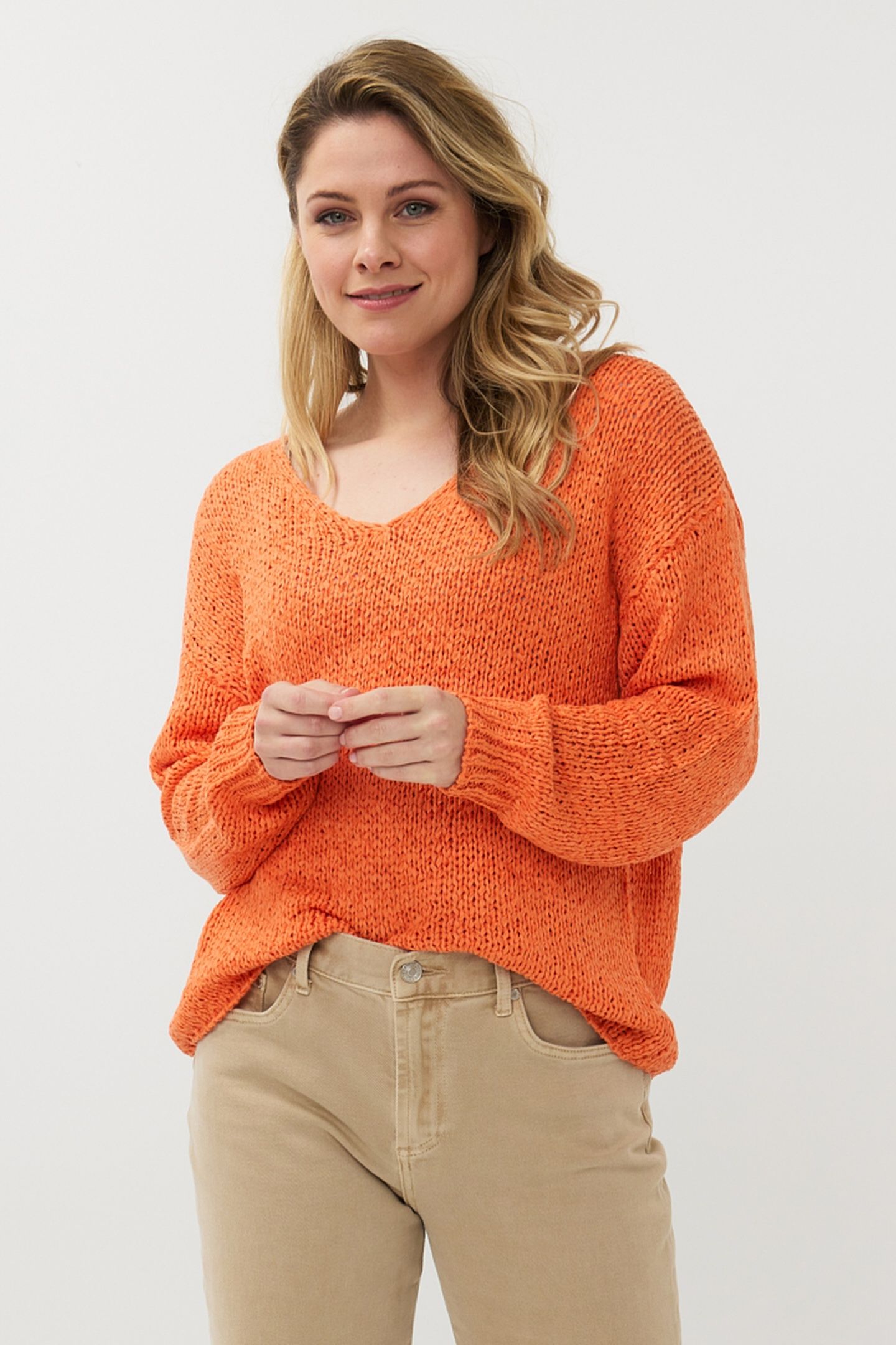 SWEATER V-NECK TAPE YARN APRICOT 1