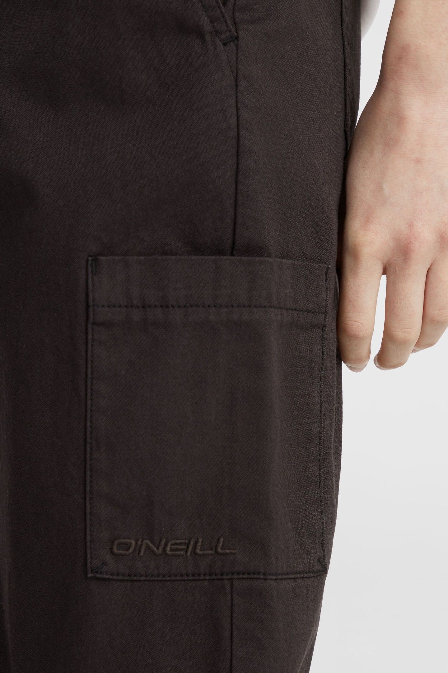 ESSENTIALS CARGO PANTS BLACK OUT 6