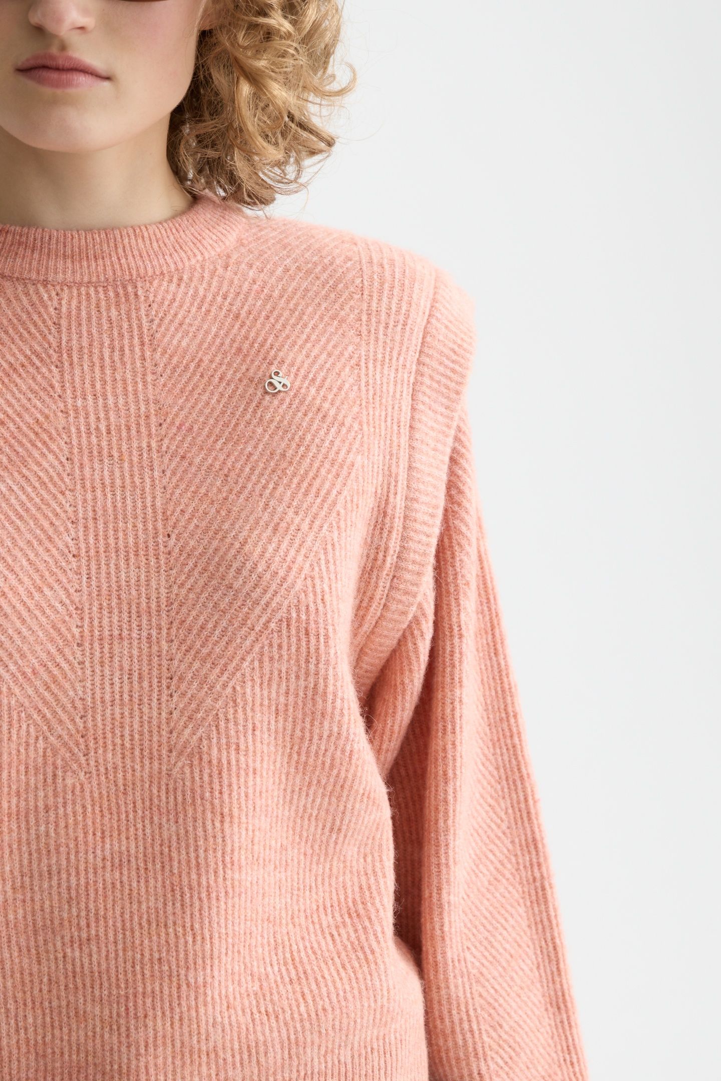 SHOULDER DETAIL CREW NECK PULLOVER CORAL ALMOND MELANGE 3