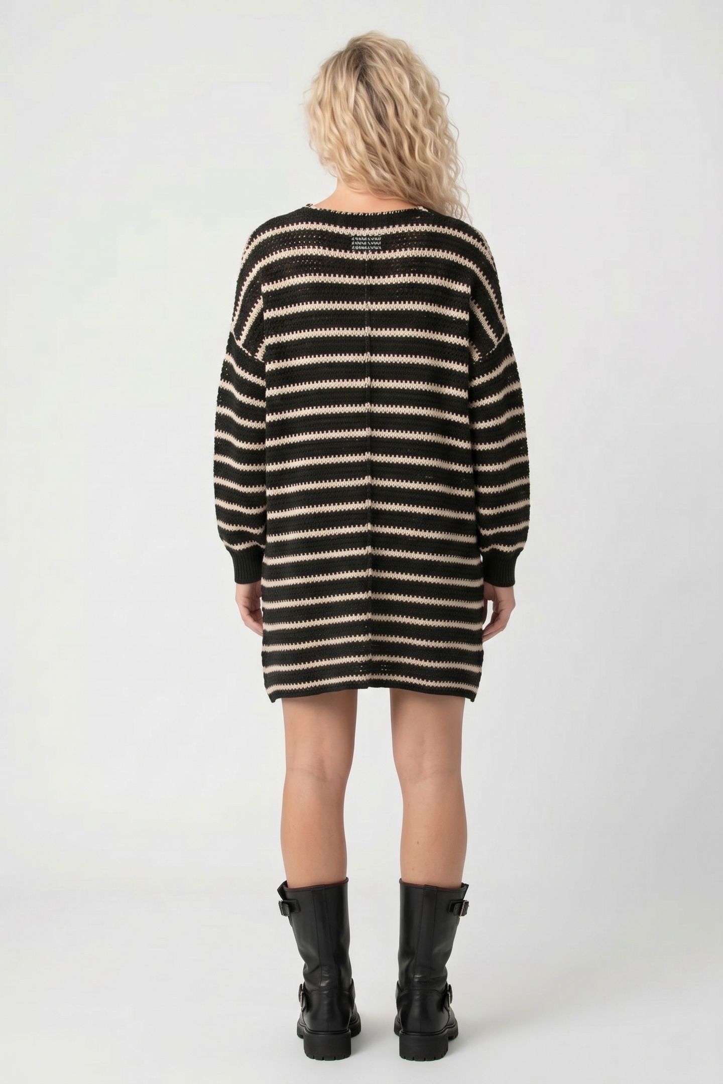 THE STRIPED LONG KNITTED SWEATER 3