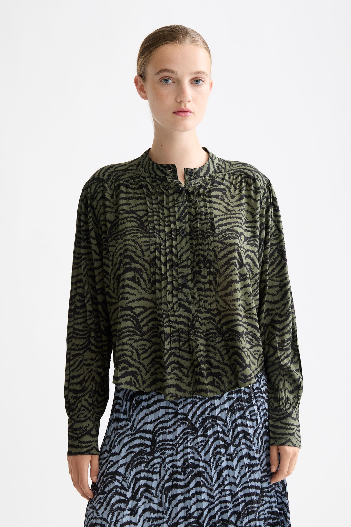 PRINTED PINTUCK SHIRT IKAT FEATHER THYME 1