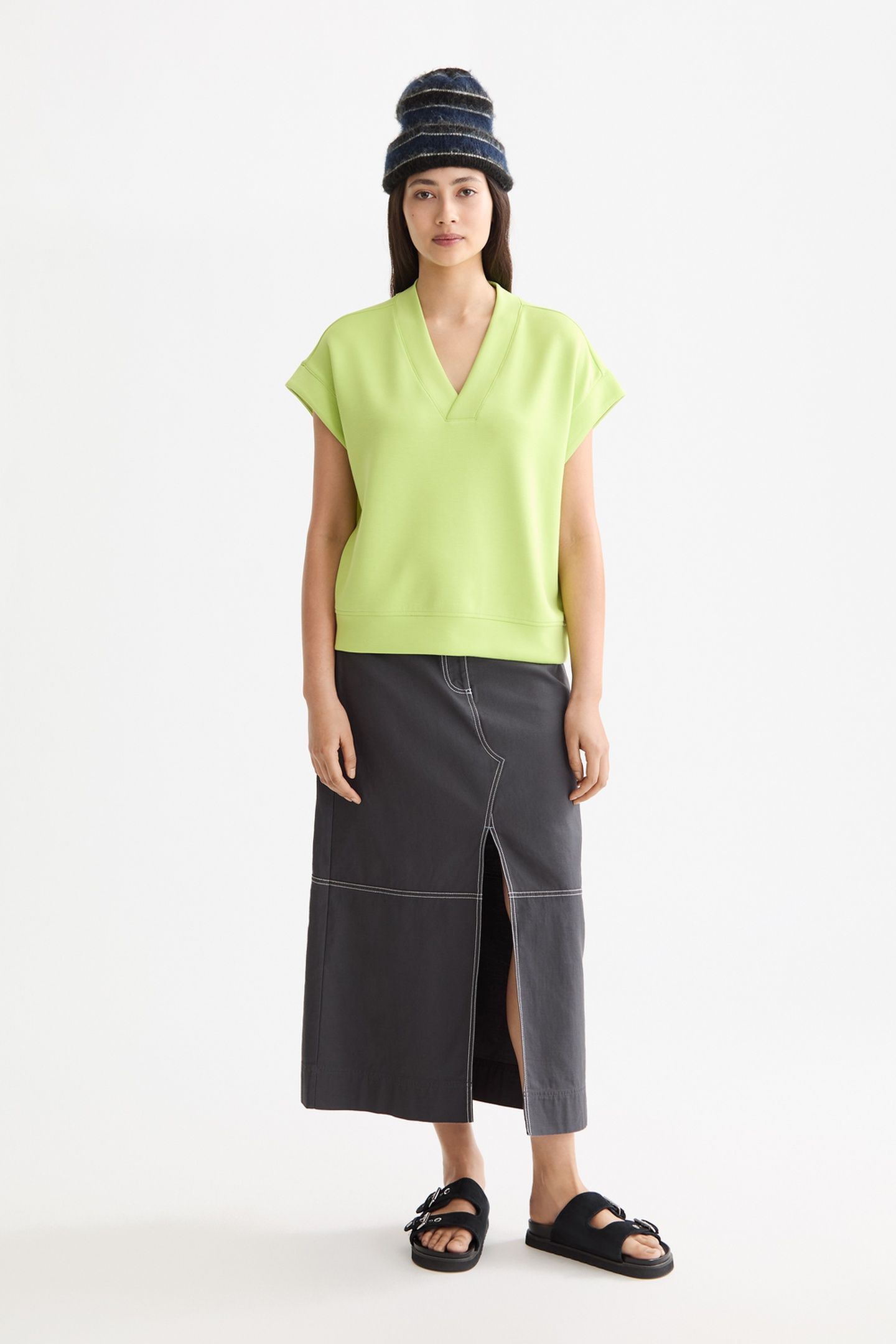V-NECK SLEEVELESS MODAL SWEATSHIRT GREEN GLOW 1