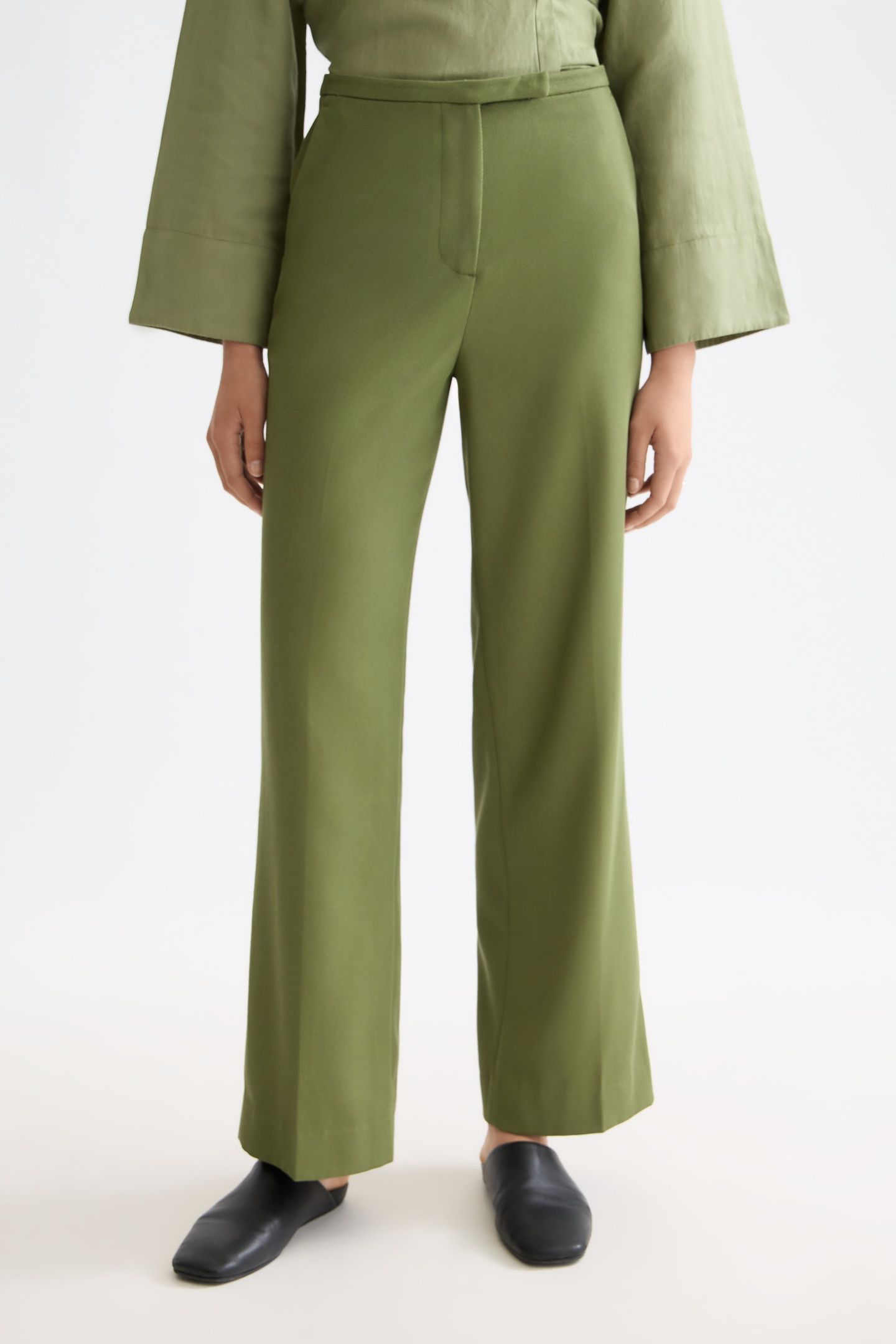 EDIE - HIGH RISE WIDE LEG GABARDINE PANT OIL GREEN 1