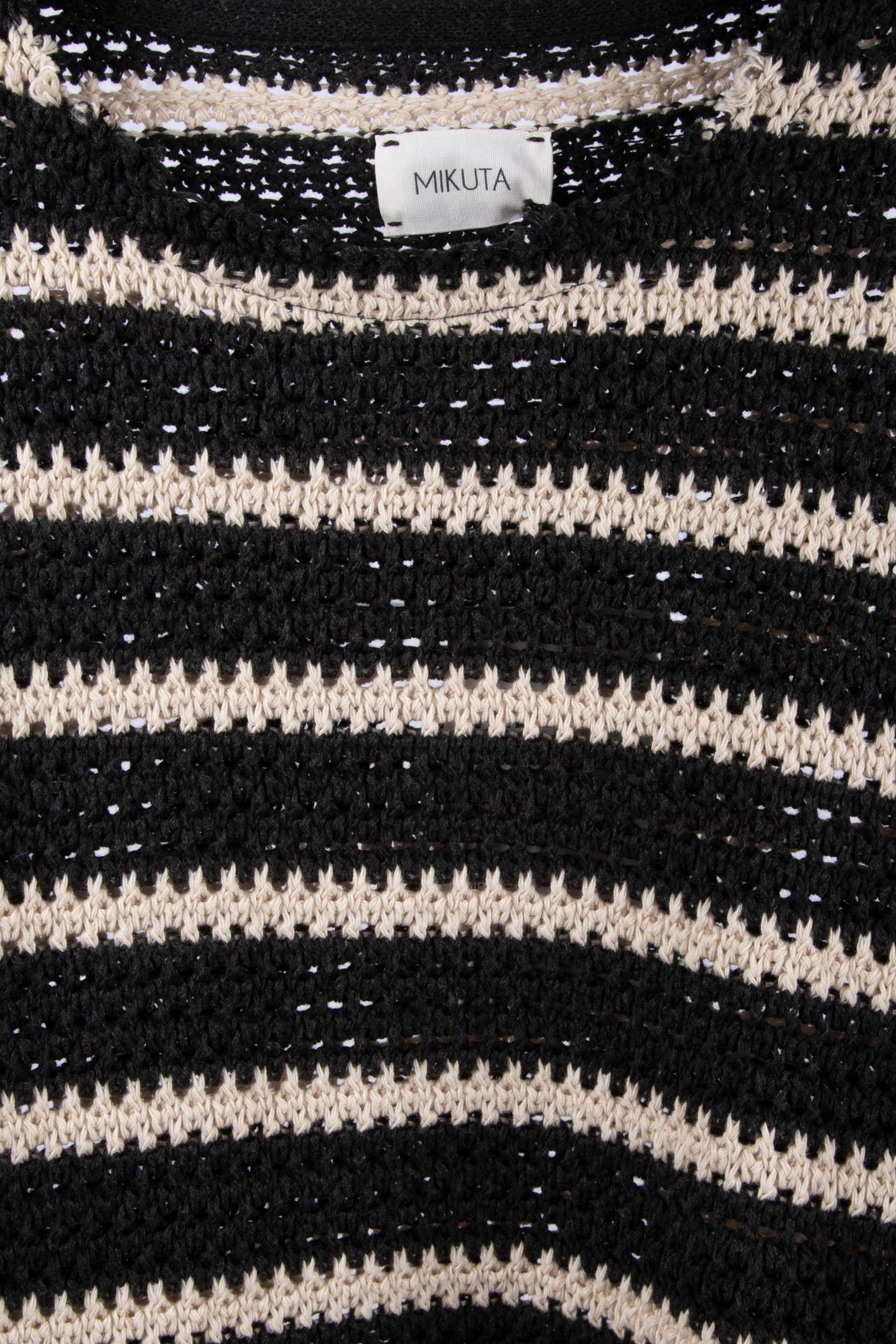 THE STRIPED LONG KNITTED SWEATER 5