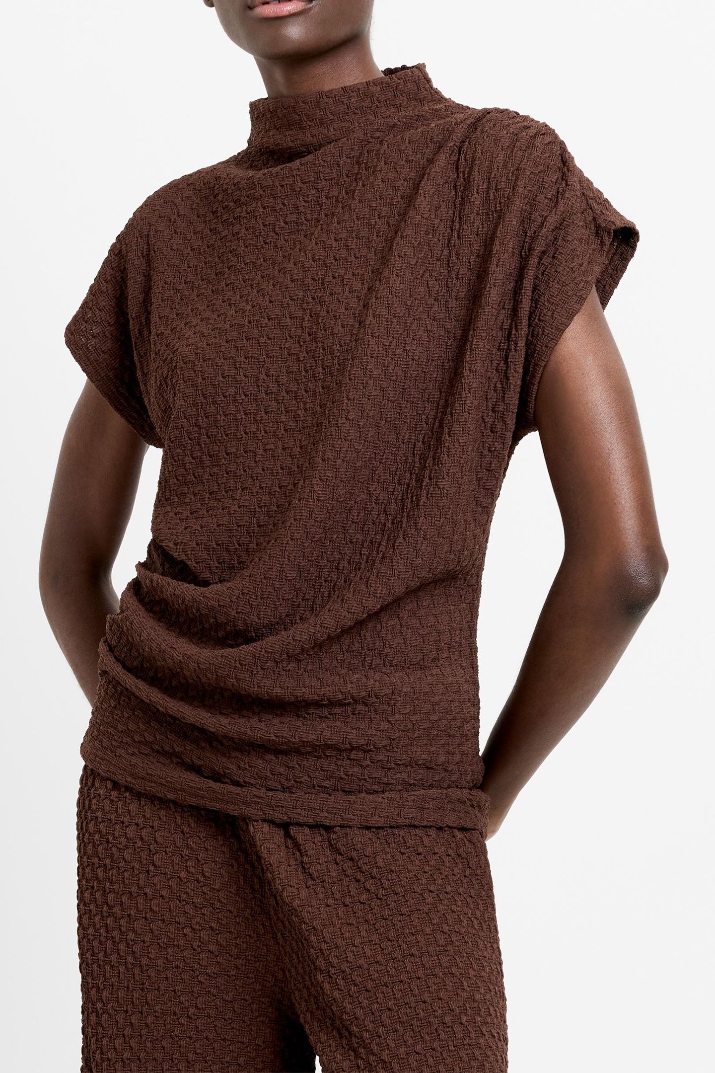 TEXTURED SS RUCHED TEE CHOCOLATE BROWN 1