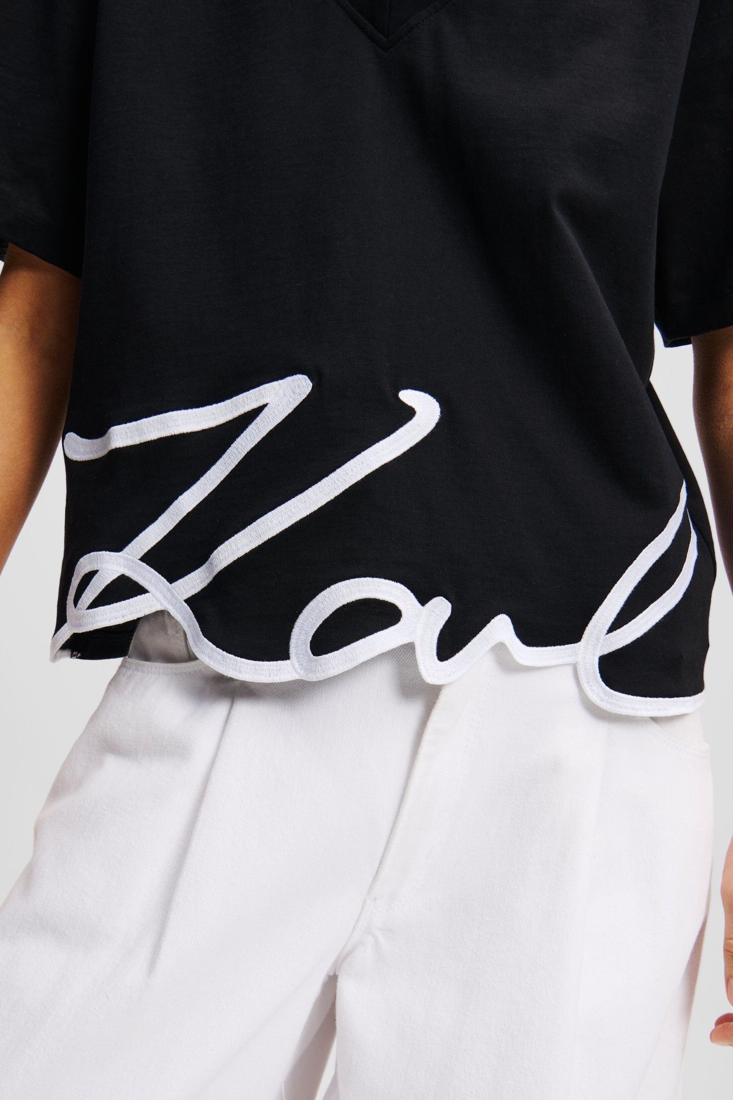 KARL SIGNATURE HEM V-NECK TSHIRT BLACK 5