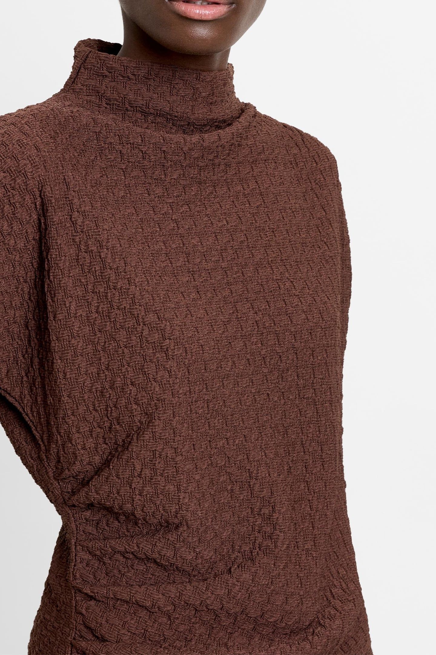 TEXTURED SS RUCHED TEE CHOCOLATE BROWN 2