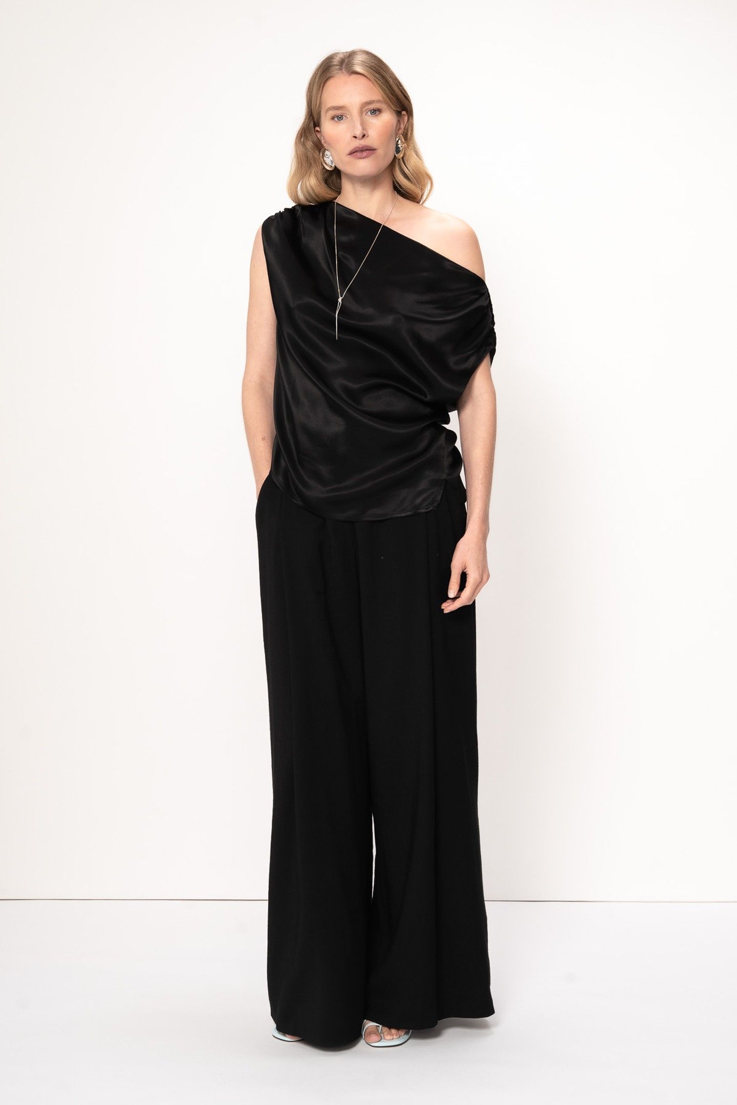ADHARA TOP BLACK 2