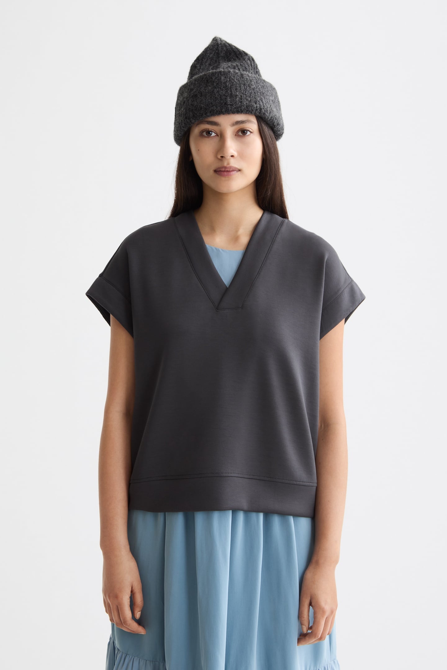 V-NECK SLEEVELESS MODAL SWEATSHIRT CHARCOAL ART 1