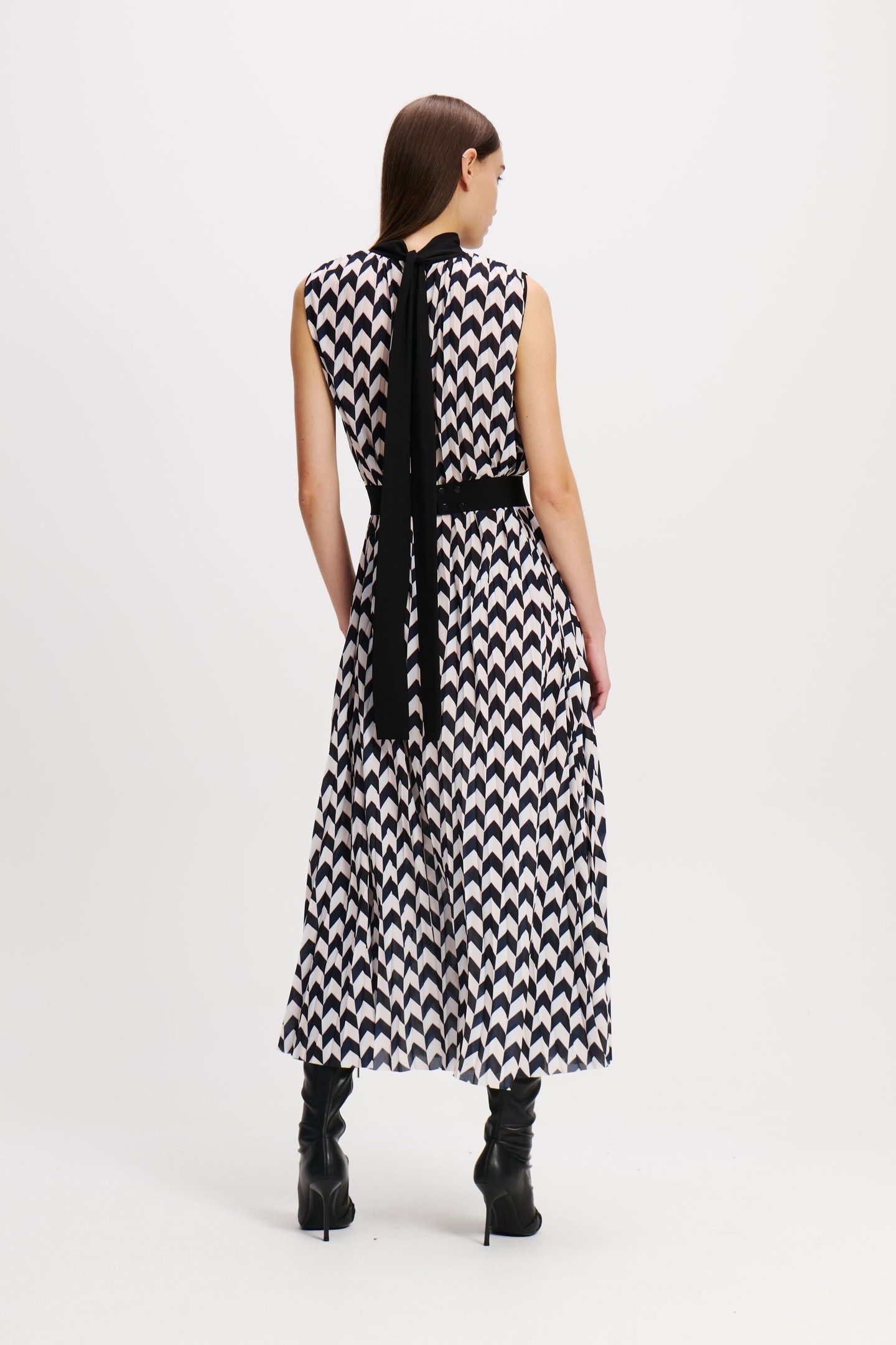 CHEVRON PLEATED DRESS BLACK/WHITE/PINK CHEVRON 2
