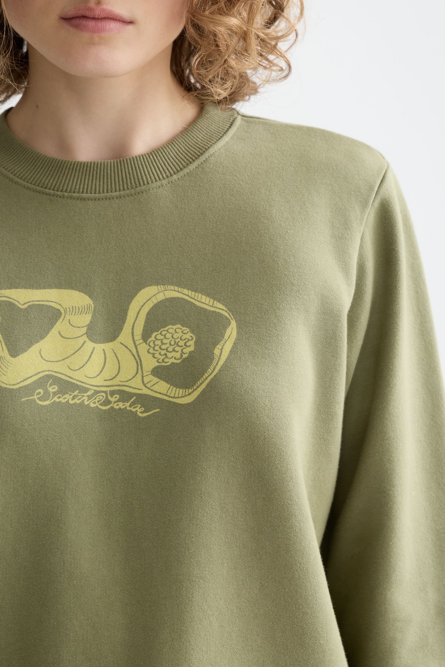 REGULAR FIT CHEST ARTWORK SWEATER OIL GREEN 3