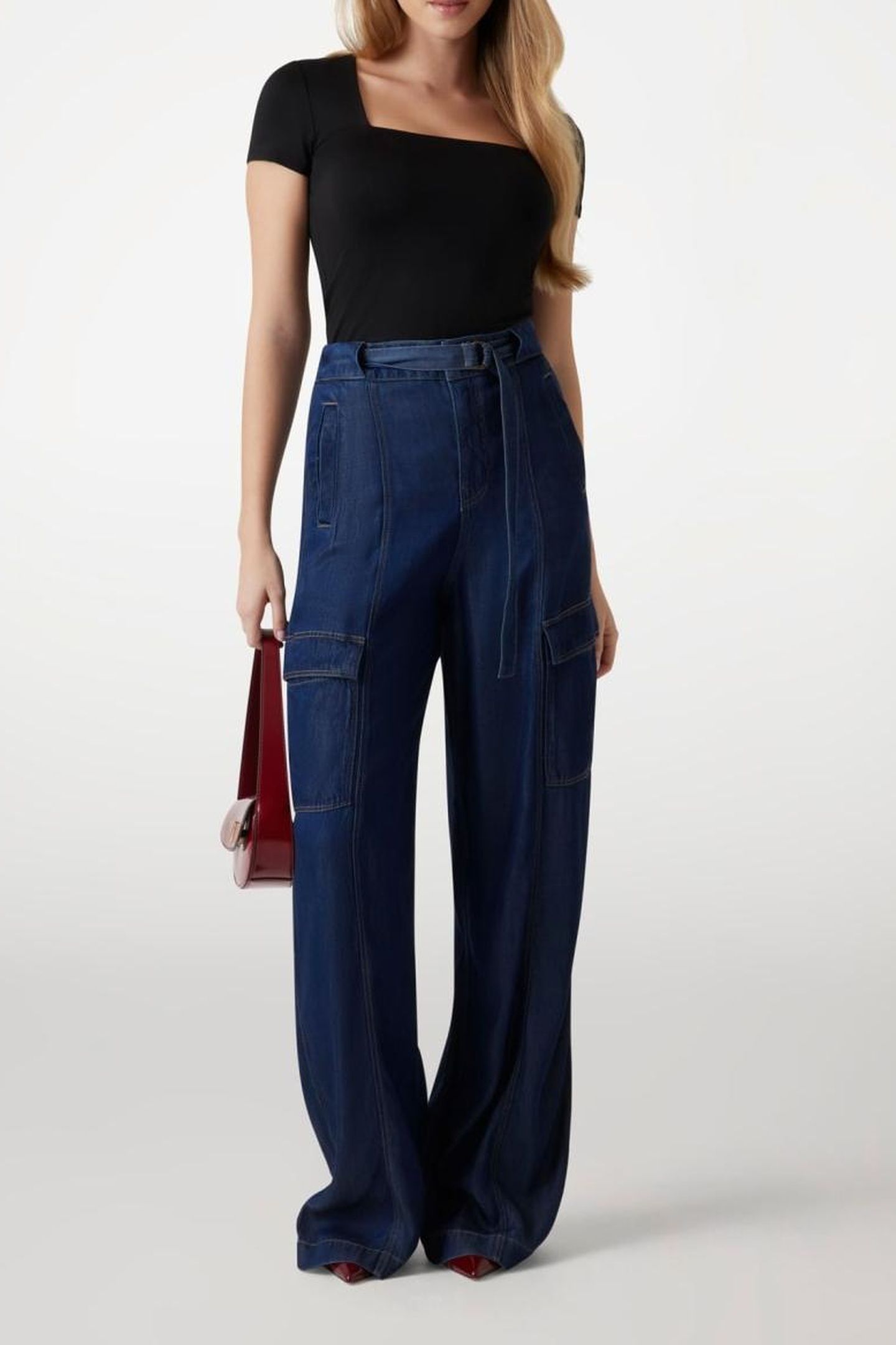GUESS ECO AGATHA CARGO BODEGUITA DARK 1