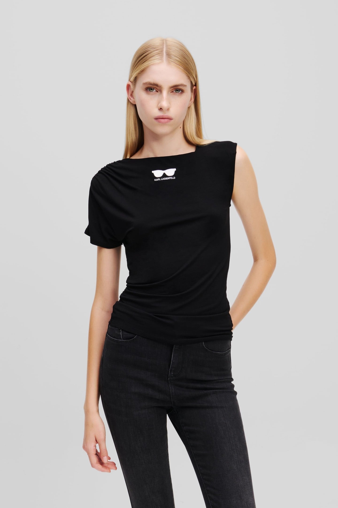 ONE SLEEVE T-SHIRT BLACK 1