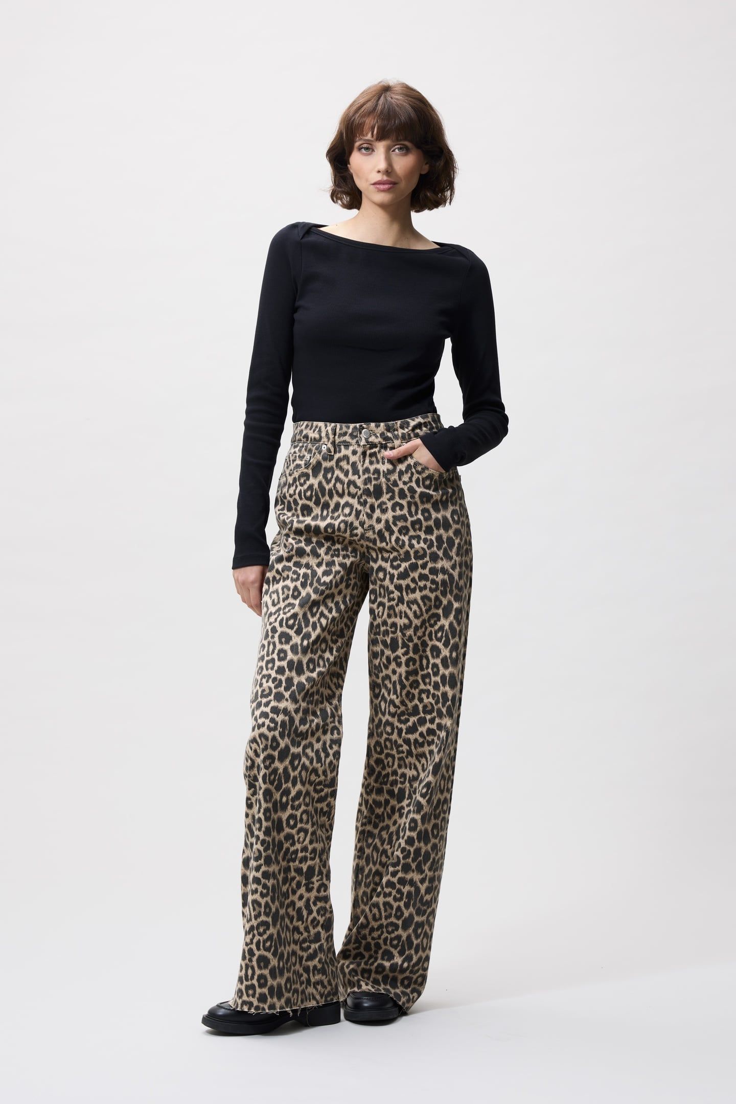 LOOSE FIT LEOPARD JEANS GREY MORN 2