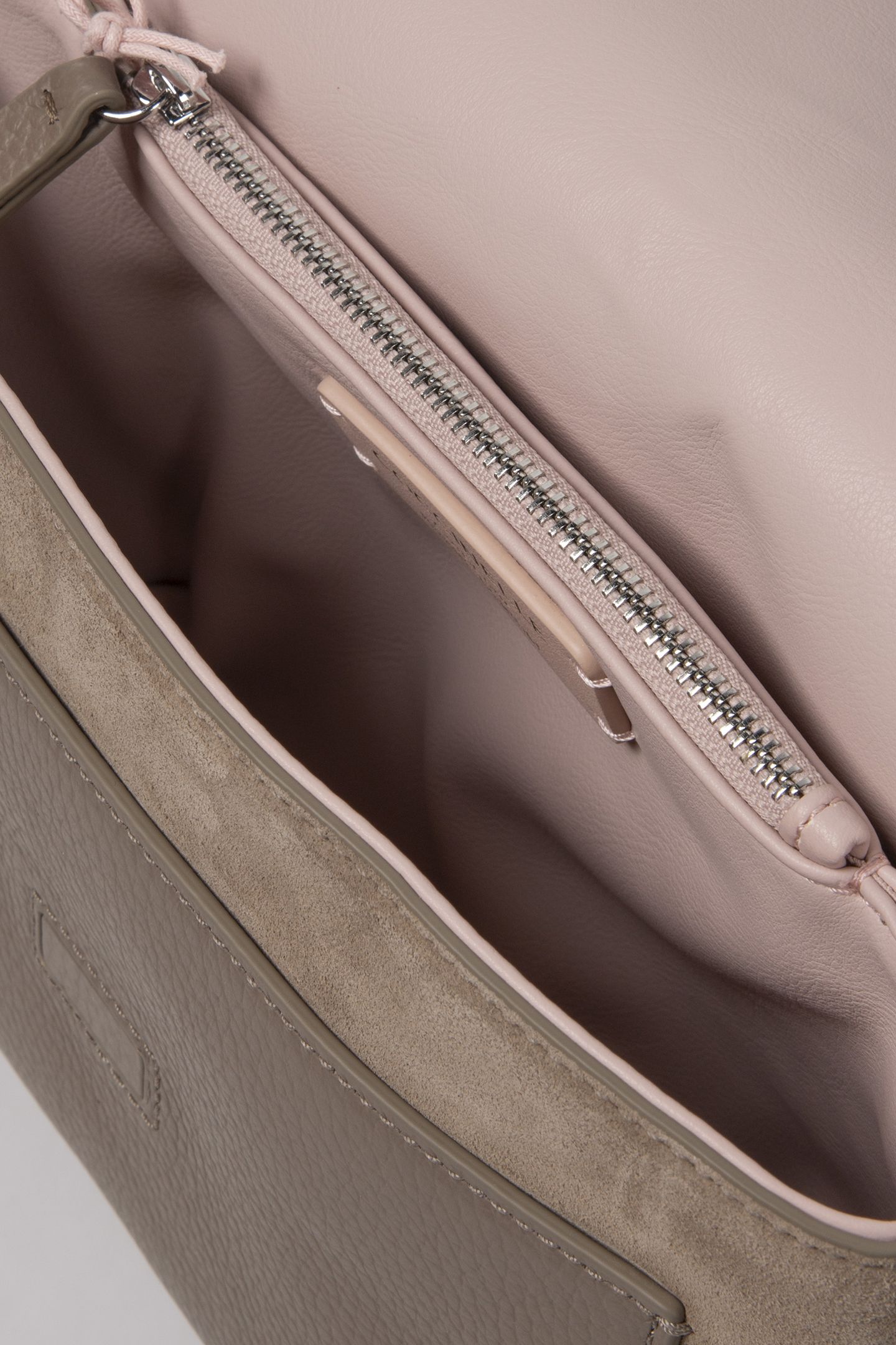 COCCINELLEDORIAN SUEDE WARM TAUPE 4