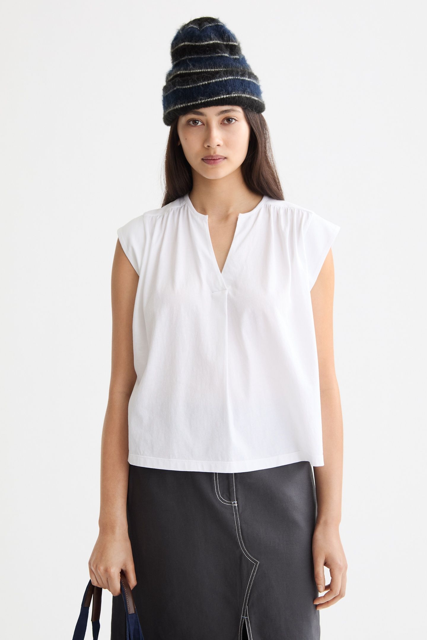 DRAPEY V-NECK T-SHIRT OPTIC WHITE 2