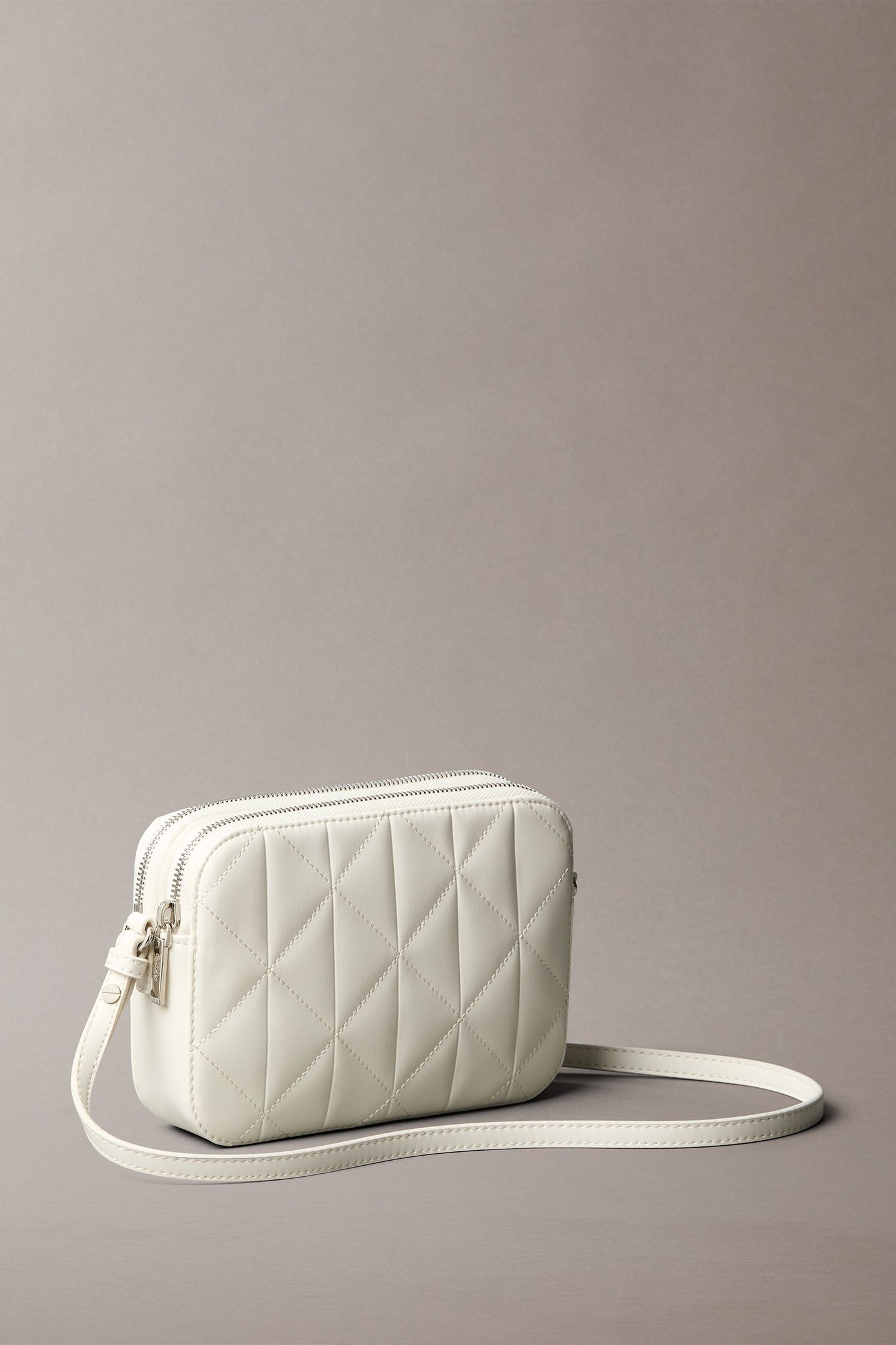 QUILTED CAMERA BAG LILY WHITE 3