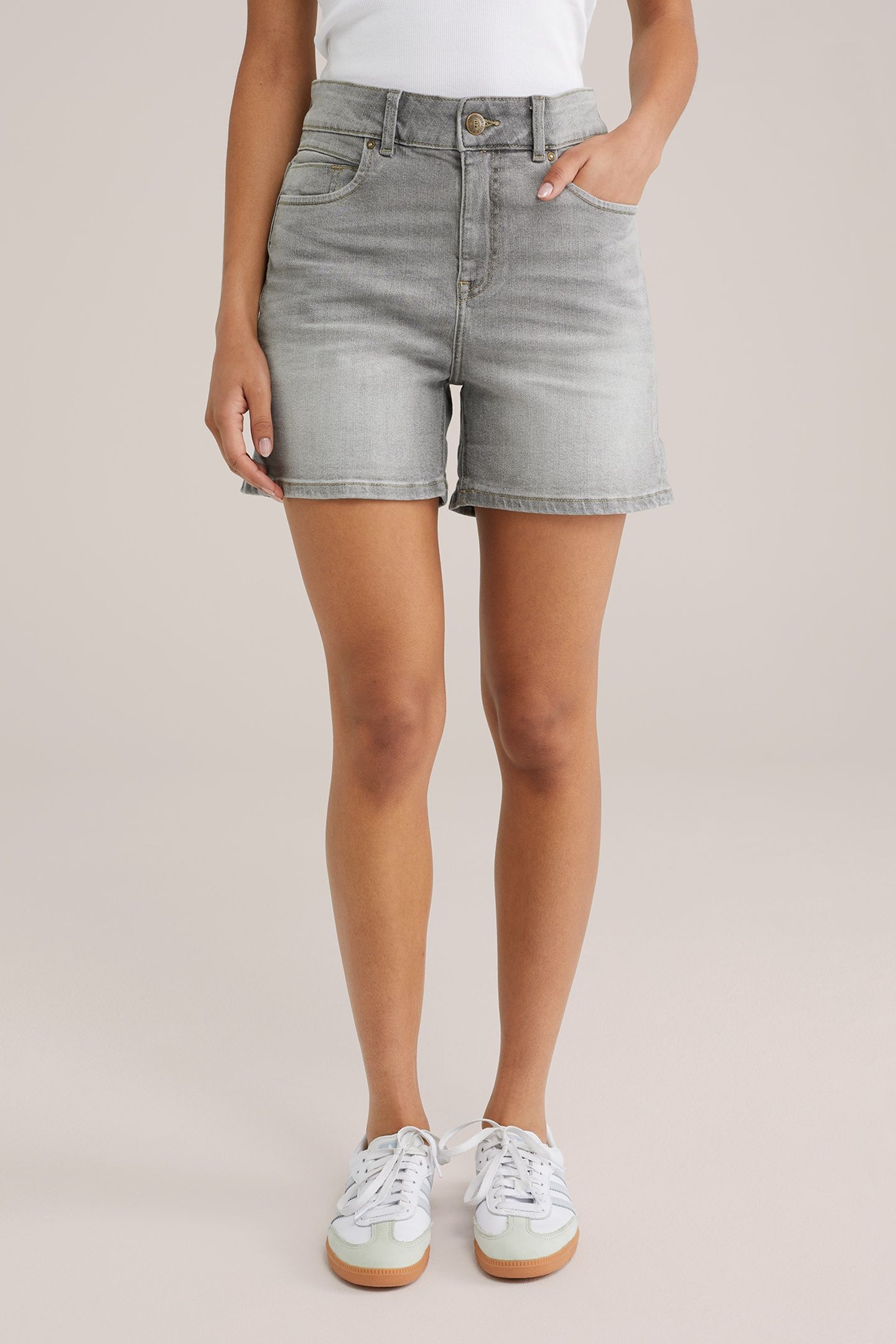 SHORT GREY 1
