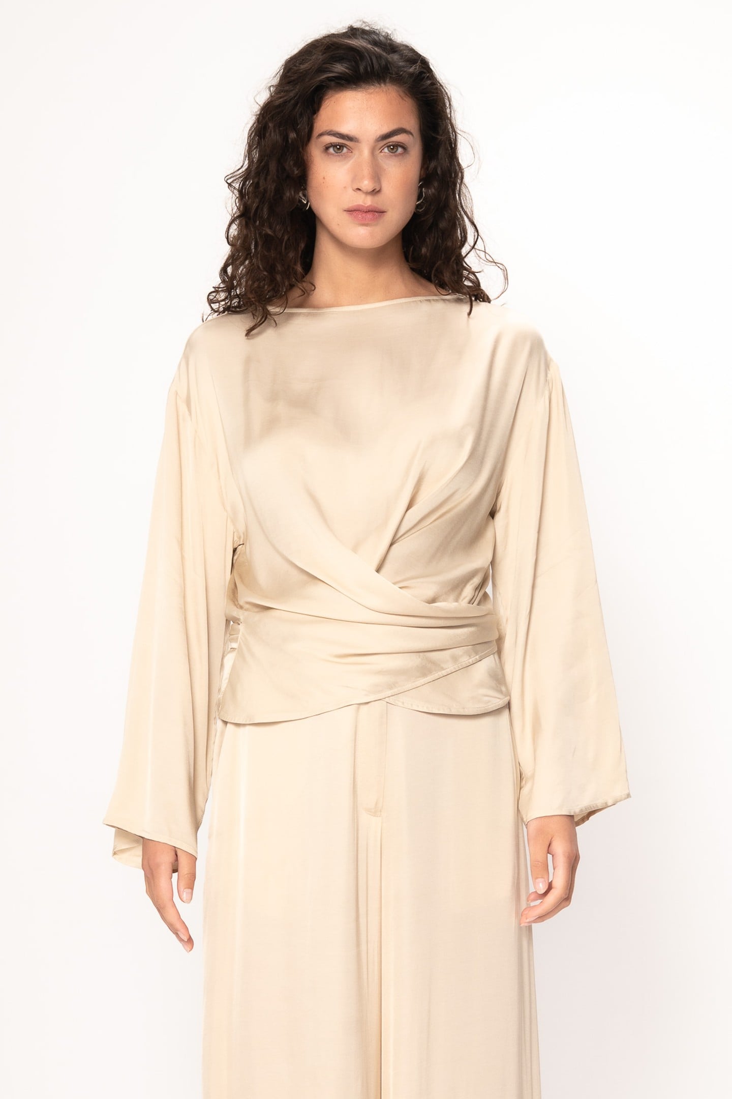 EIRA TOP ALMOND 1