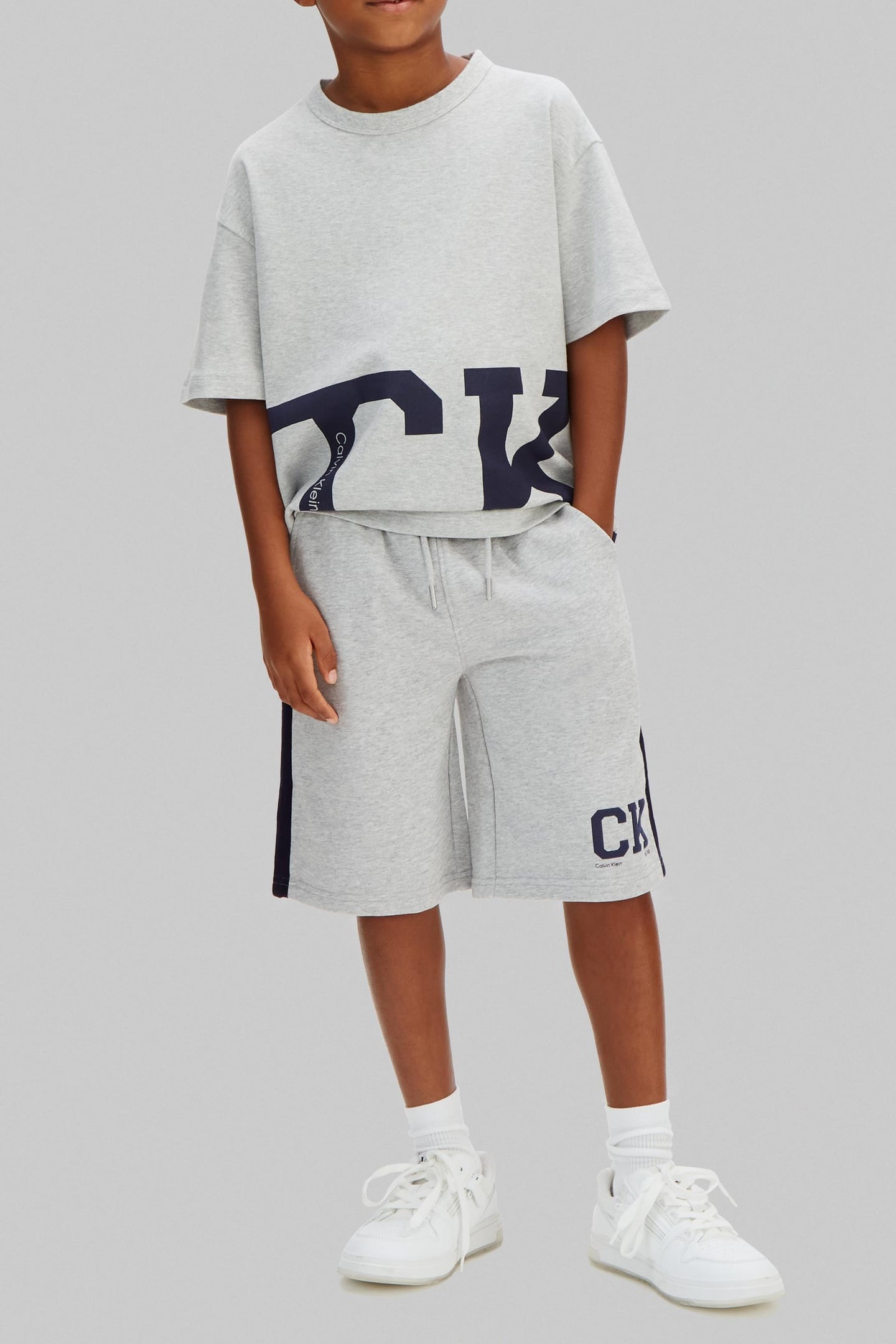 BOYS VARSITY RELAXED SHORTS LIGHT GREY 1