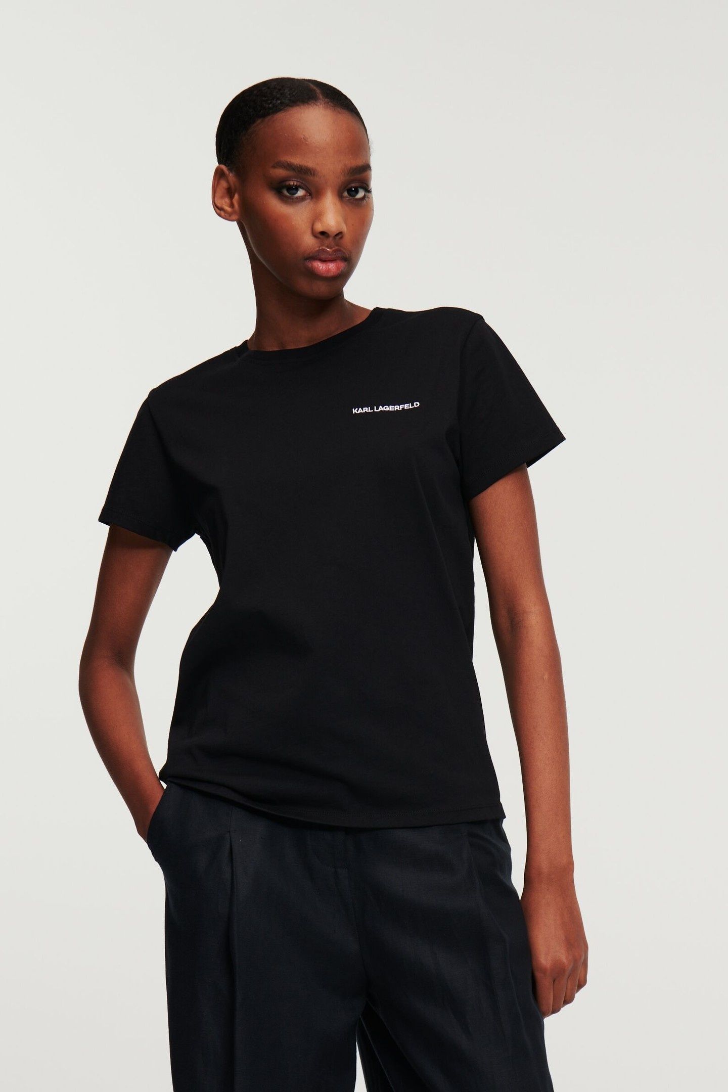 ESSENTIAL T-SHIRT BLACK 1