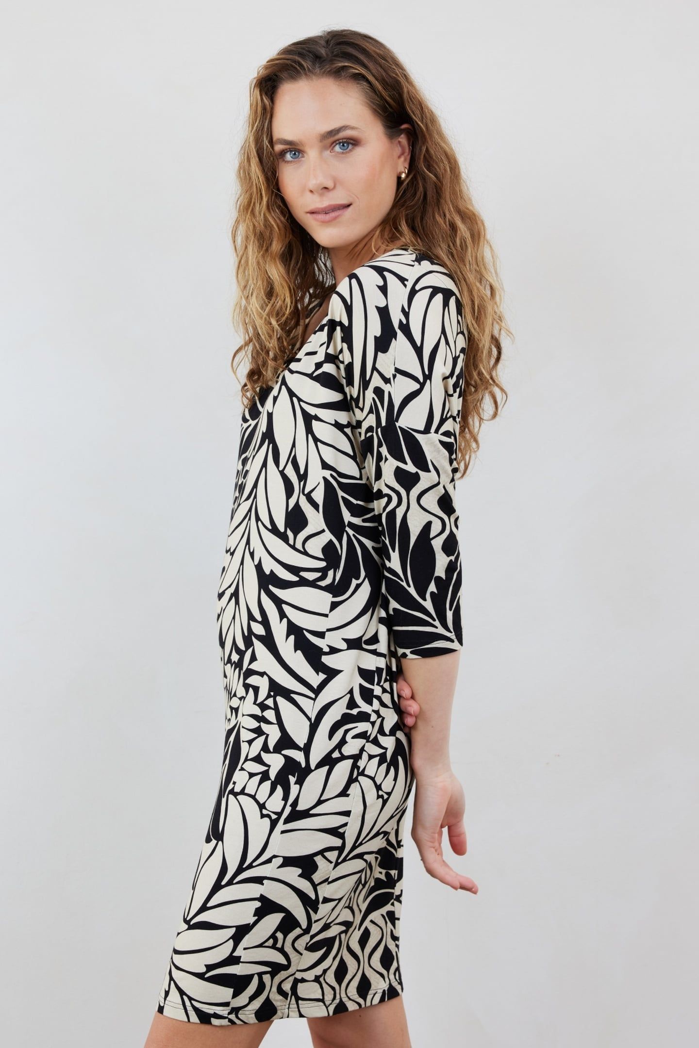 FANCY V-DRESS BLACK WITH OASIS PRINT 4
