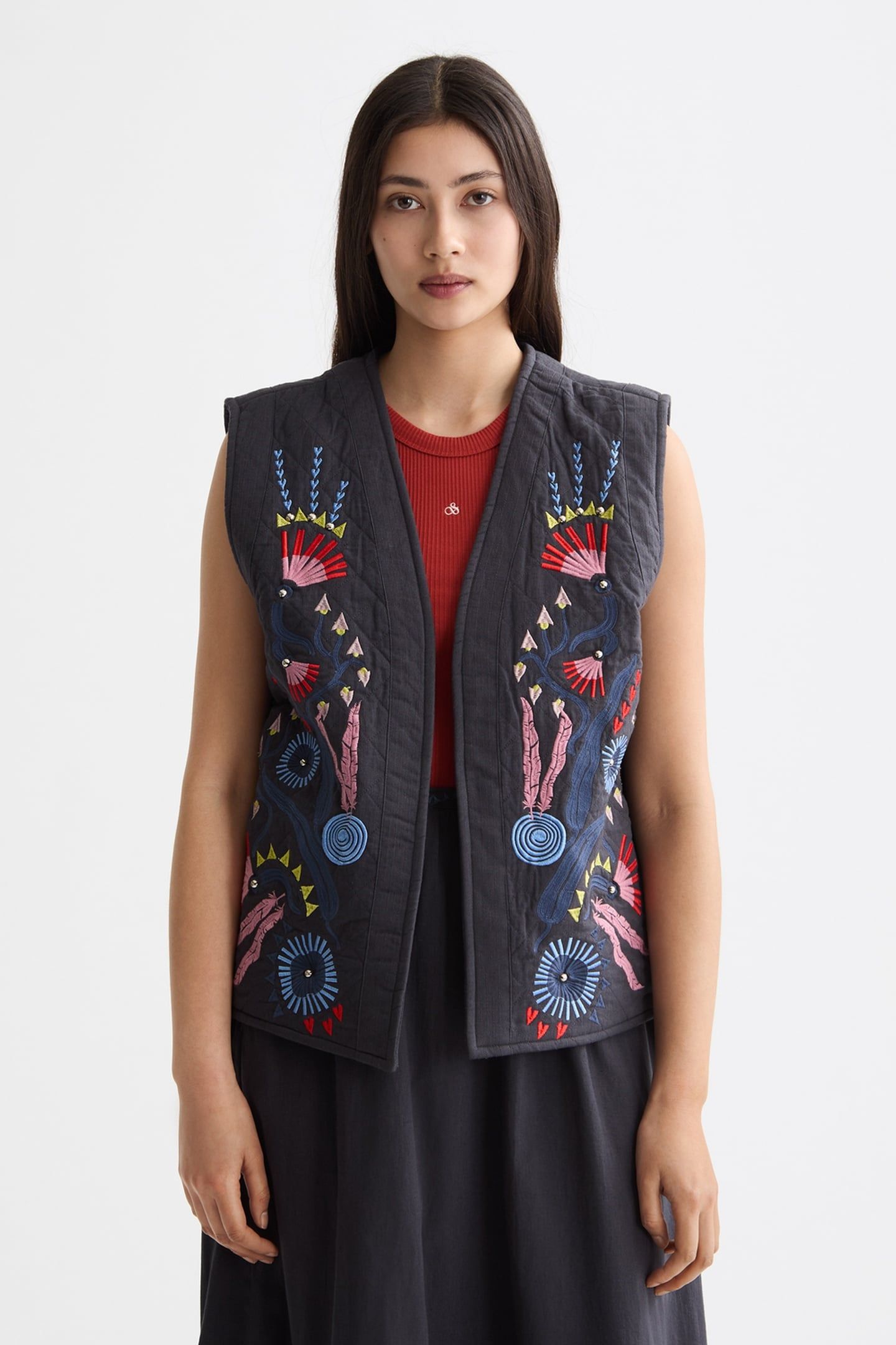 EMBROIDERED GILET CHARCOAL ART 1