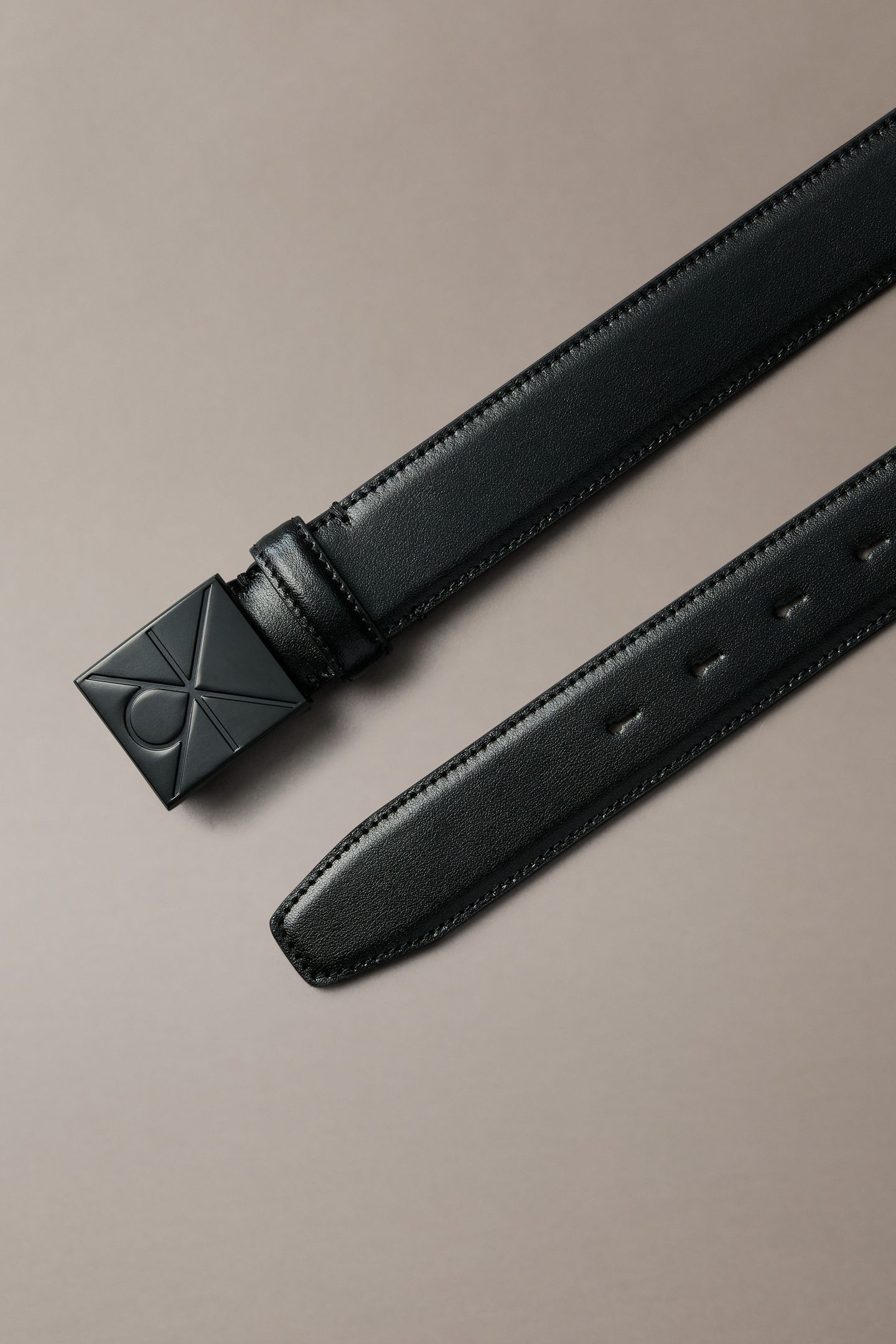 EMBLEM PLAQUE SMOOTH BELT BLACK/MATTE BLACK 3