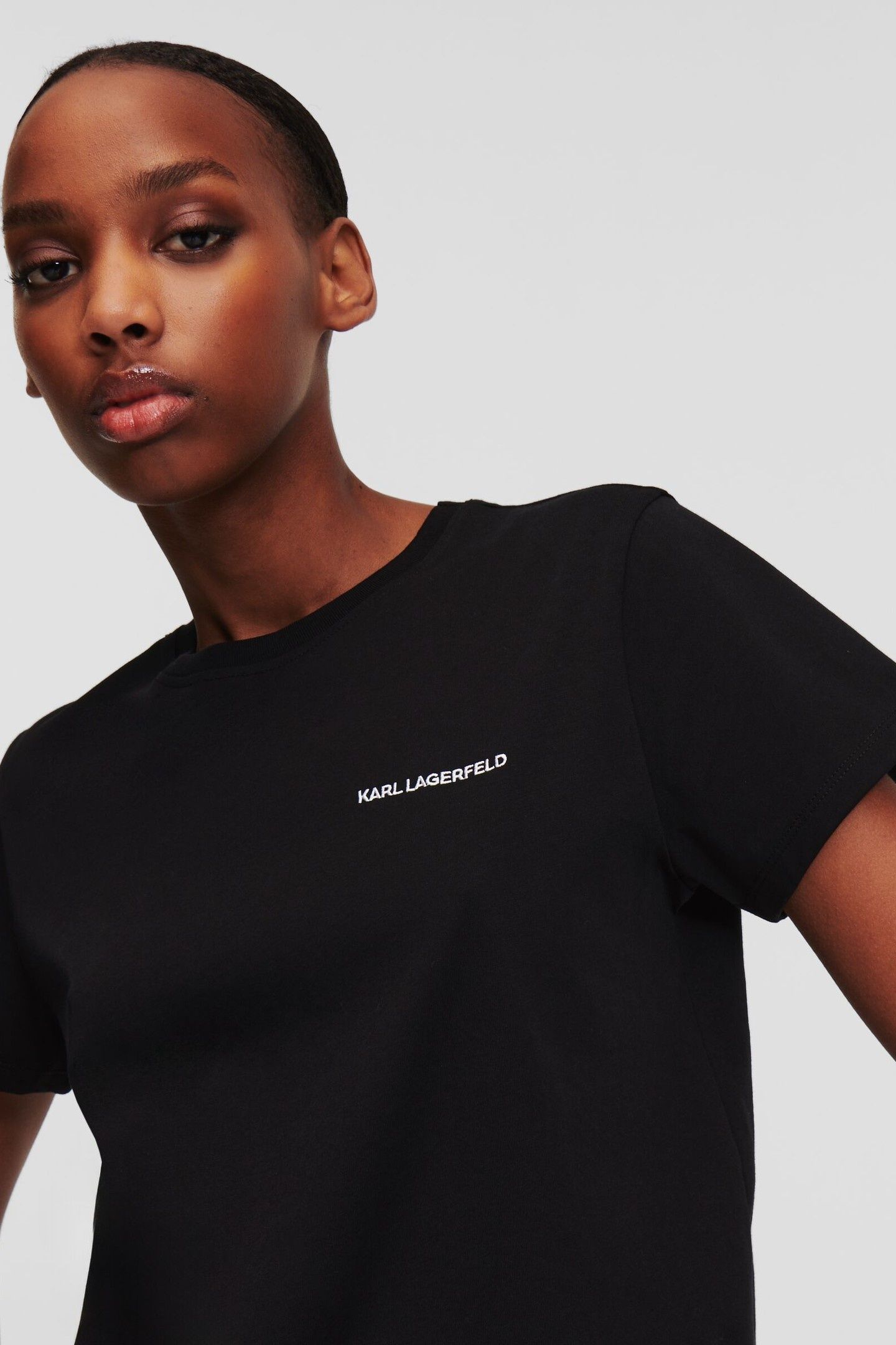 ESSENTIAL T-SHIRT BLACK 4